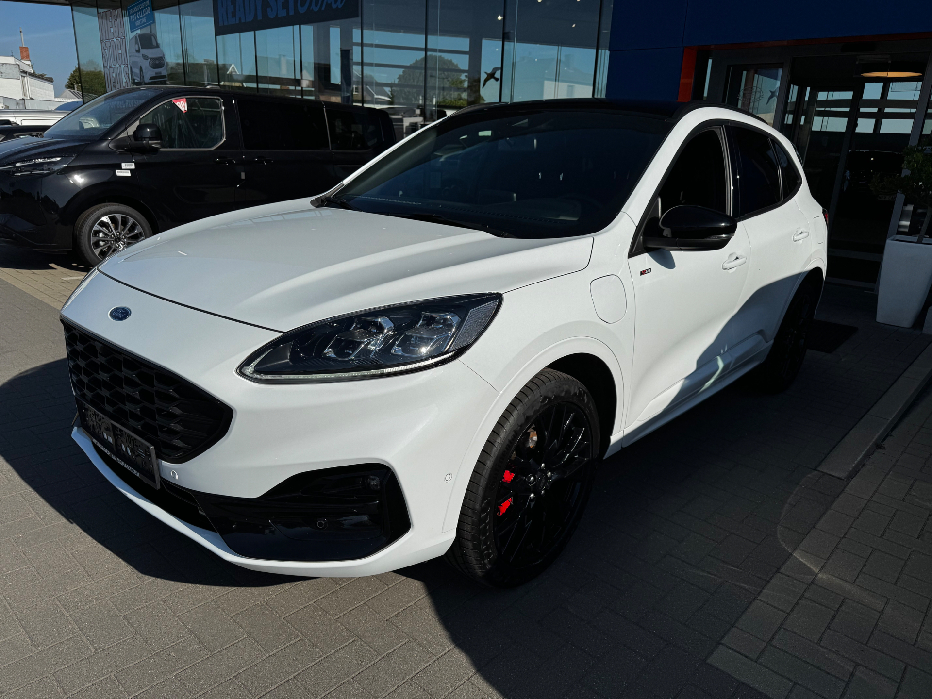 Ford Kuga Ford Kuga ST-Line X 2.5i PHEV 225pk Frozen White / Black Pack Incl 20″ Alu / Winter Pack / Driver Ass Pack