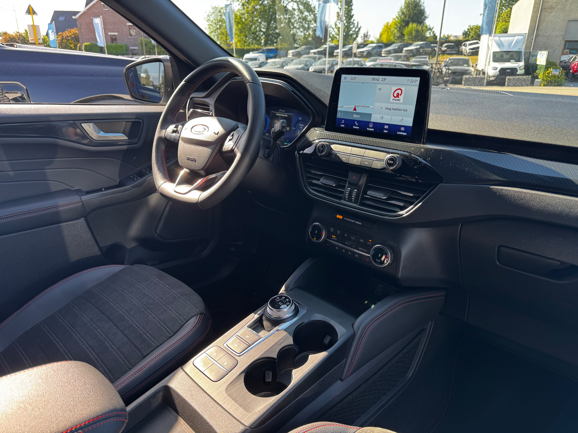 Ford Kuga Ford Kuga ST-Line X 2.5i PHEV 225pk Frozen White / Black Pack Incl 20″ Alu / Winter Pack / Driver Ass Pack