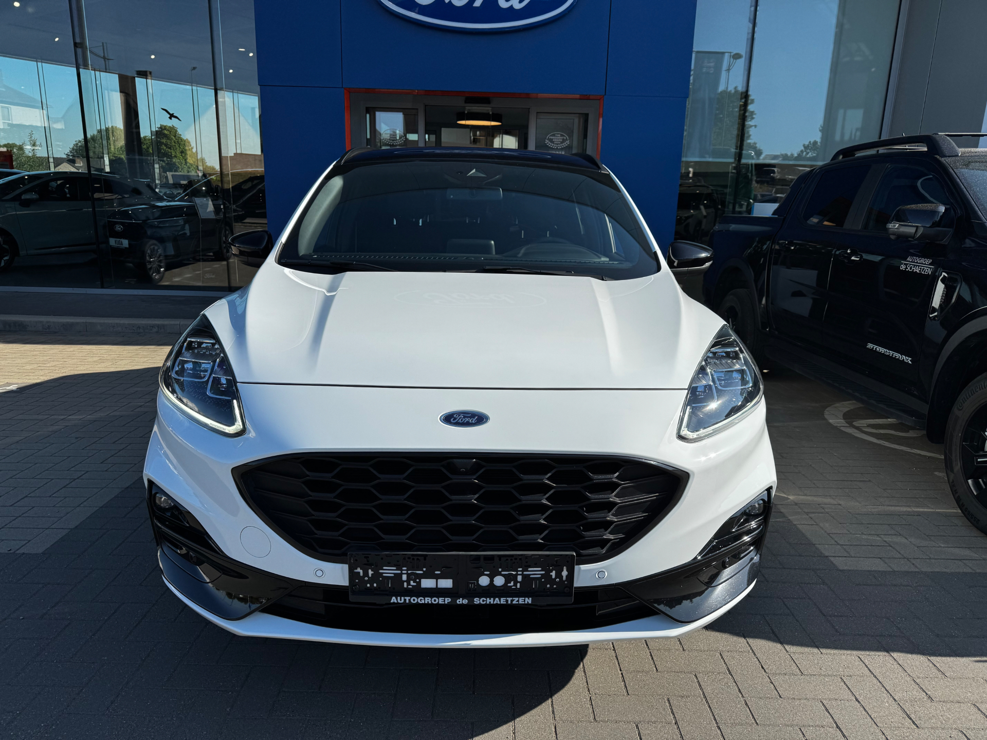 Ford Kuga Ford Kuga ST-Line X 2.5i PHEV 225pk Frozen White / Black Pack Incl 20″ Alu / Winter Pack / Driver Ass Pack