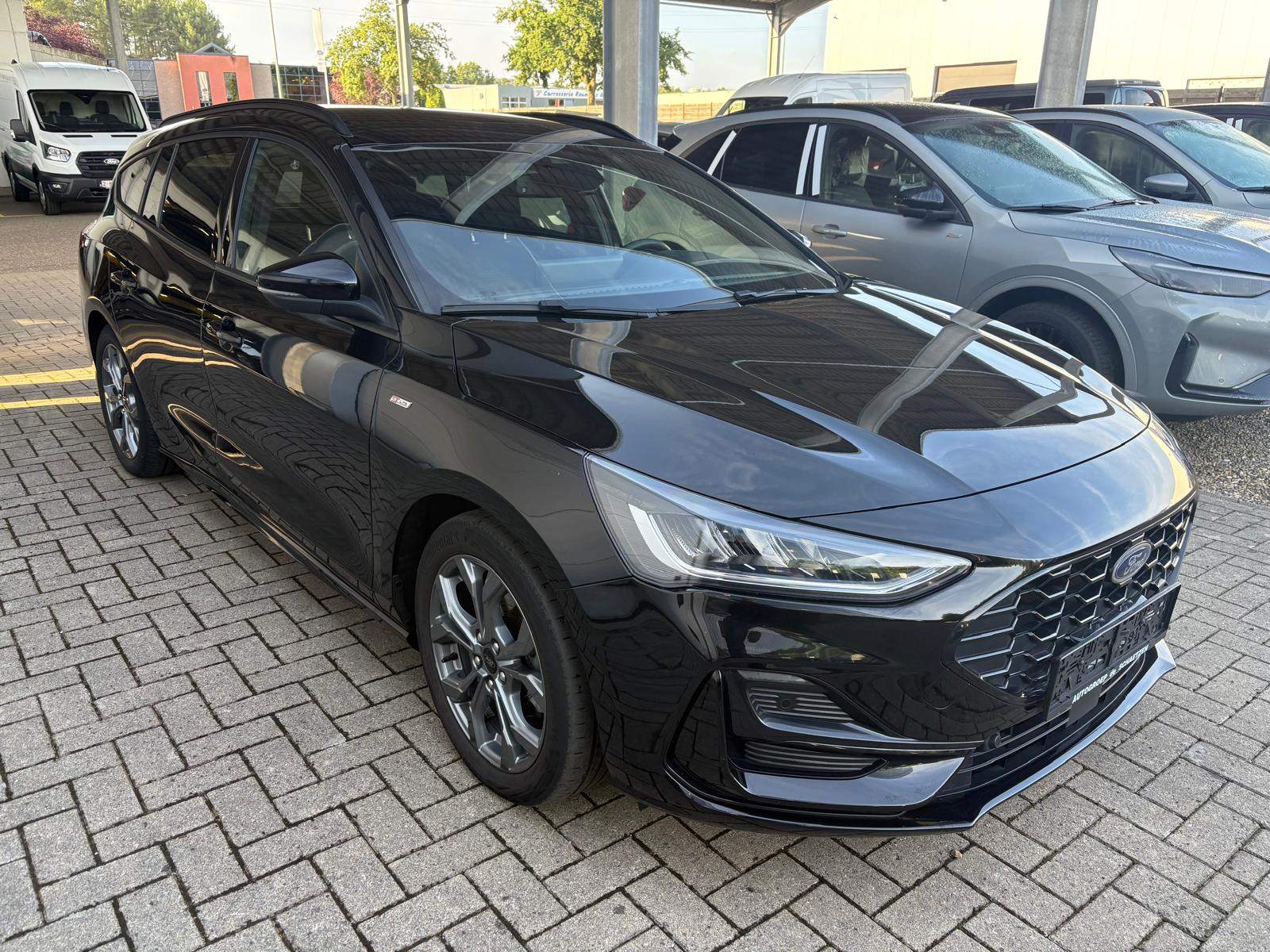 Ford Focus Focus St-line X clipper 155 pk met pano-dak