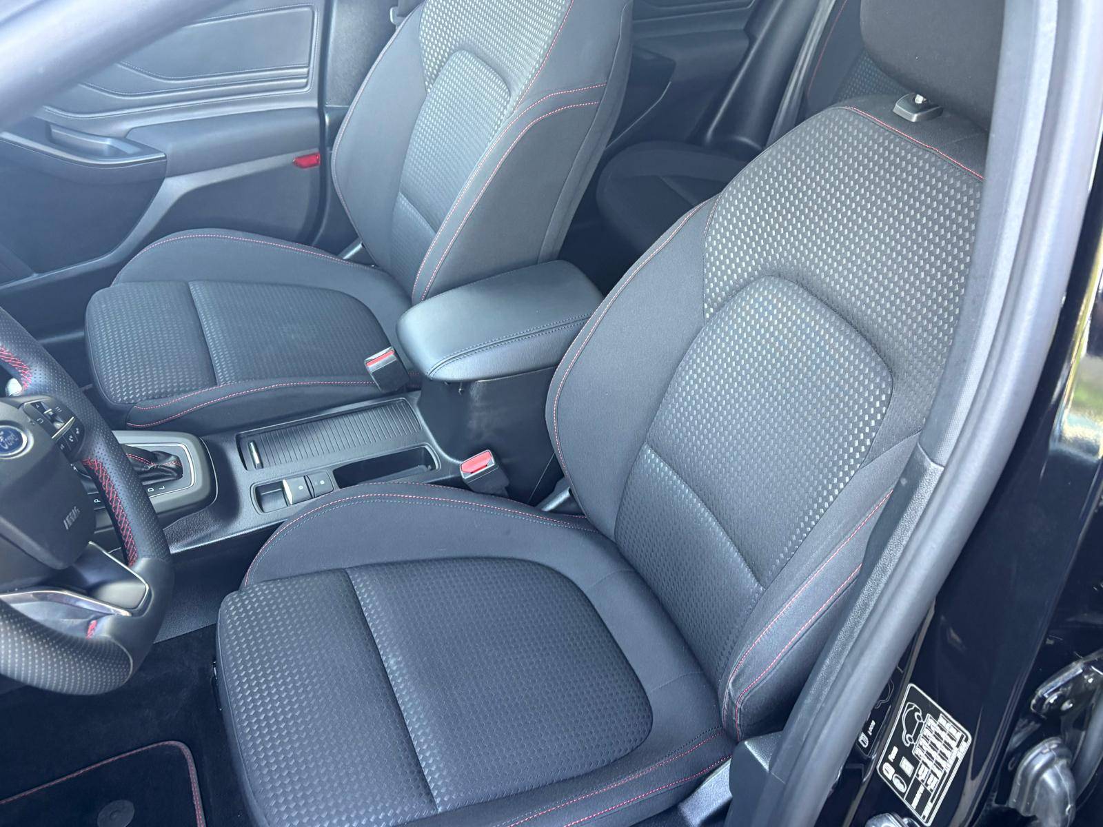 Ford Focus Focus St-line X clipper 155 pk met pano-dak