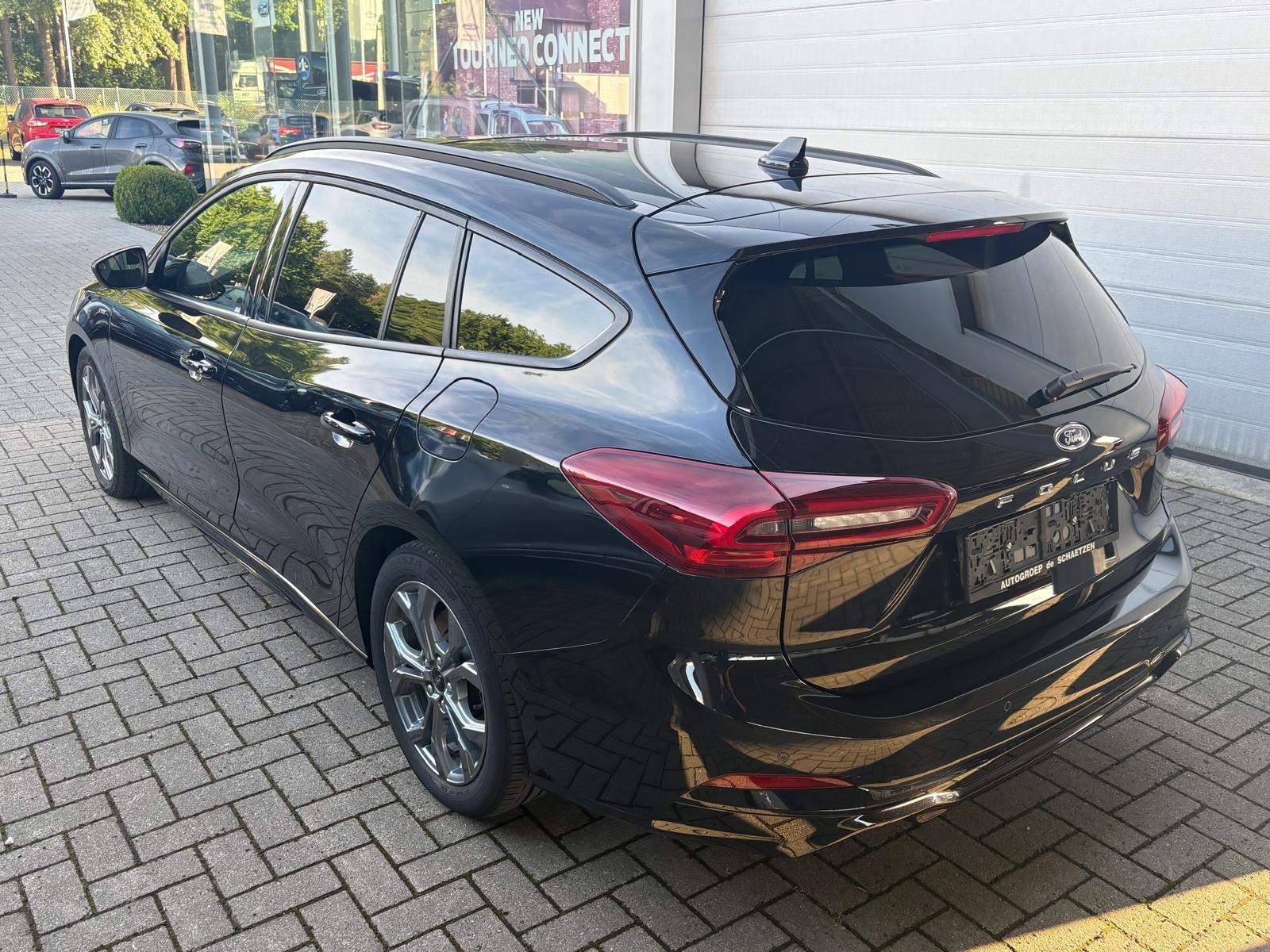 Ford Focus Focus St-line X clipper 155 pk met pano-dak