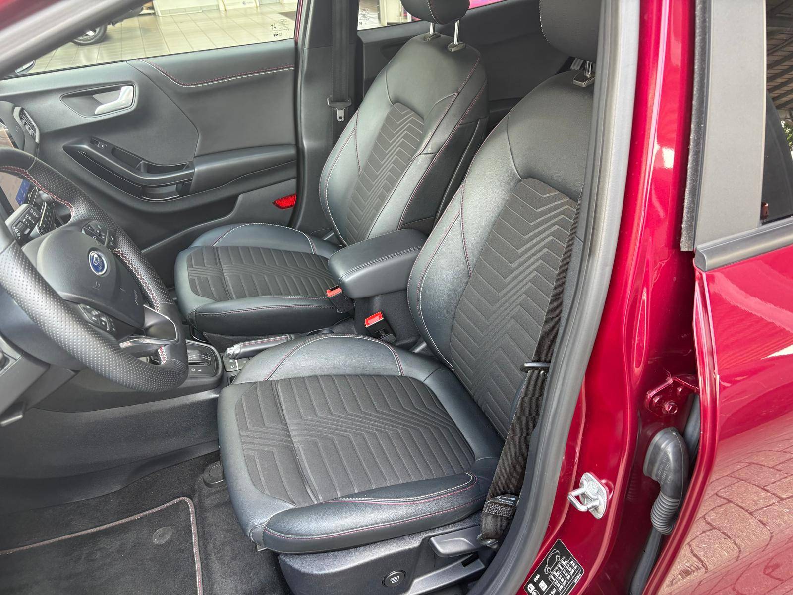Ford Puma Ecoboost mHEV Vivid Ruby Edition Automaat