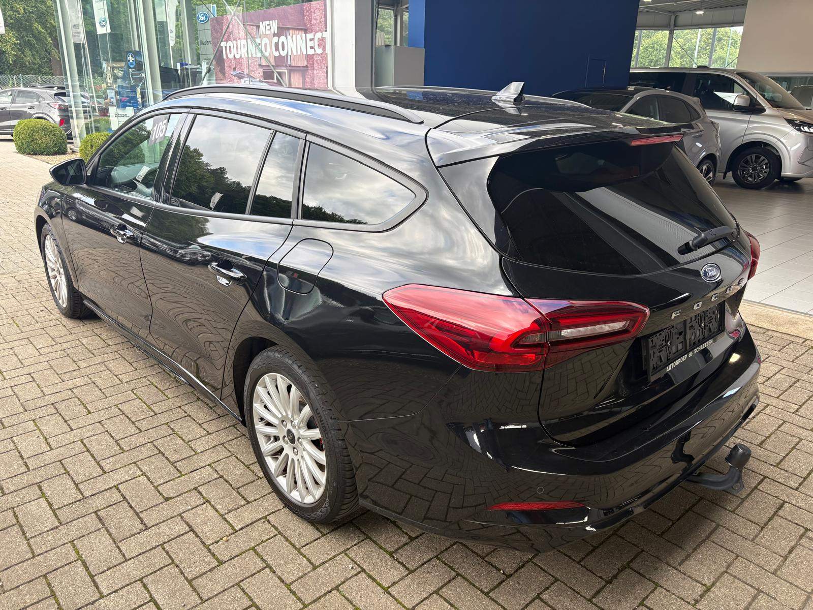 Ford Focus Clipper St-Line X met afneembare trekhaak