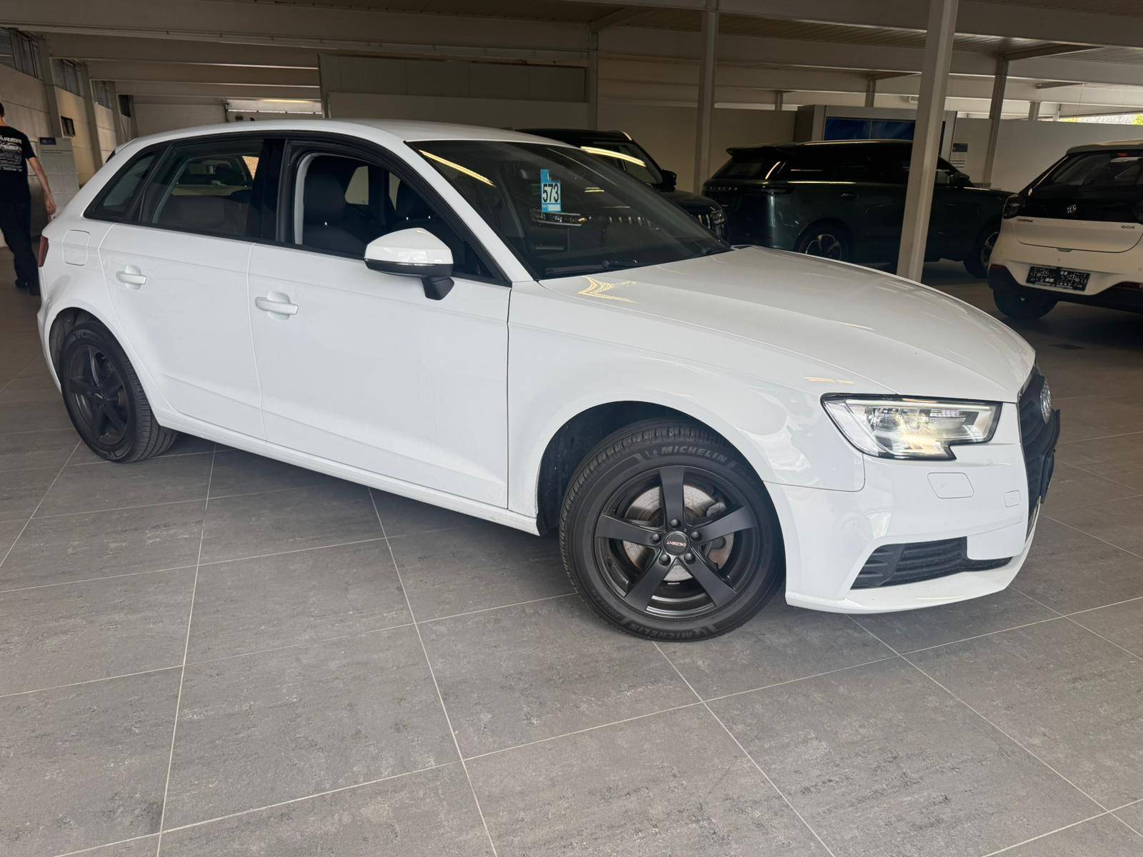 Audi A3 * INCL WINTERKIT AUDI * NAVI * XENON *