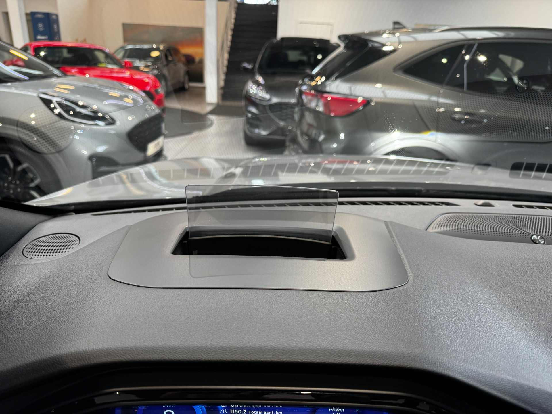 Ford Kuga ST-Line X Graphite Tech Edition   Pano Dak / 19″ zwarte AluVelgen / Winter Pack / Driver Ass Pack / Tech Pack / Afn Trekhaak / Pano Dak