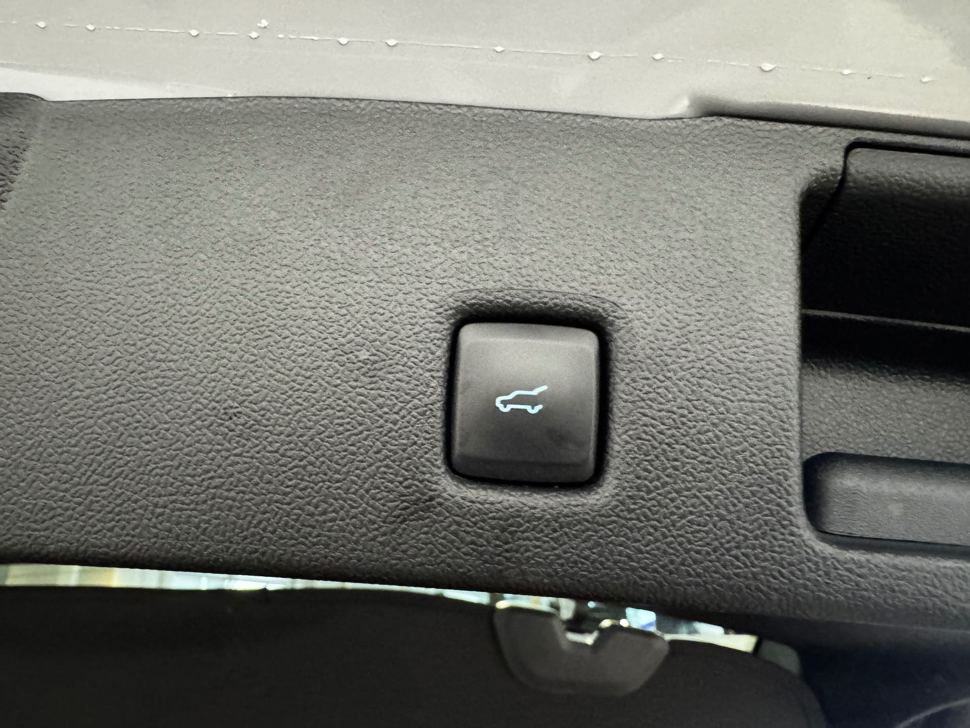 Ford Kuga ST-Line X Graphite Tech Edition   Pano Dak / 19″ zwarte AluVelgen / Winter Pack / Driver Ass Pack / Tech Pack / Afn Trekhaak / Pano Dak
