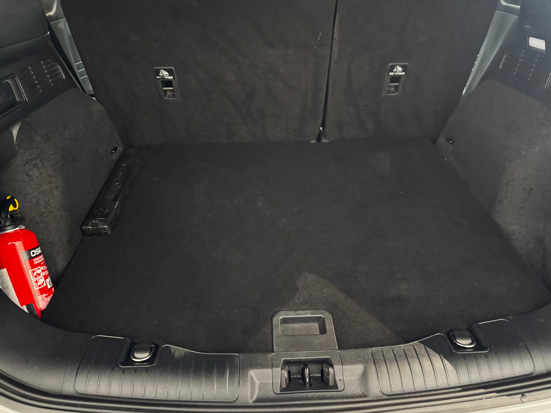 Ford Kuga ST-Line X Graphite Tech Edition   Pano Dak / 19″ zwarte AluVelgen / Winter Pack / Driver Ass Pack / Tech Pack / Afn Trekhaak / Pano Dak