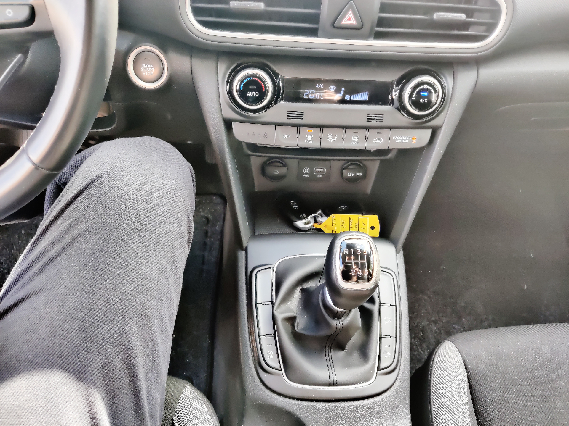 Hyundai Kona Zeer mooie Kona benzine handgeschakeld, airco, carplay enz.