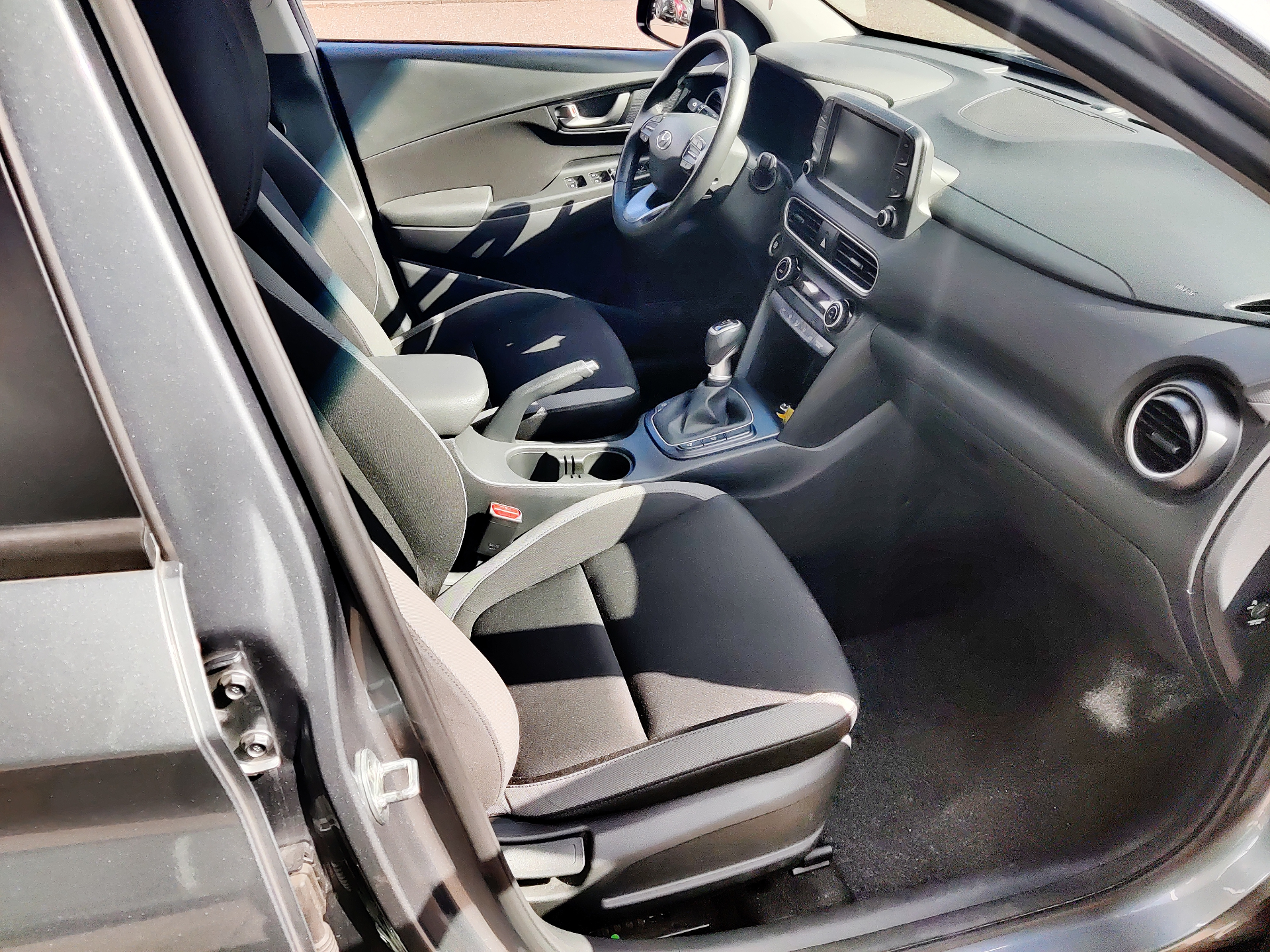 Hyundai Kona Zeer mooie Kona benzine handgeschakeld, airco, carplay enz.