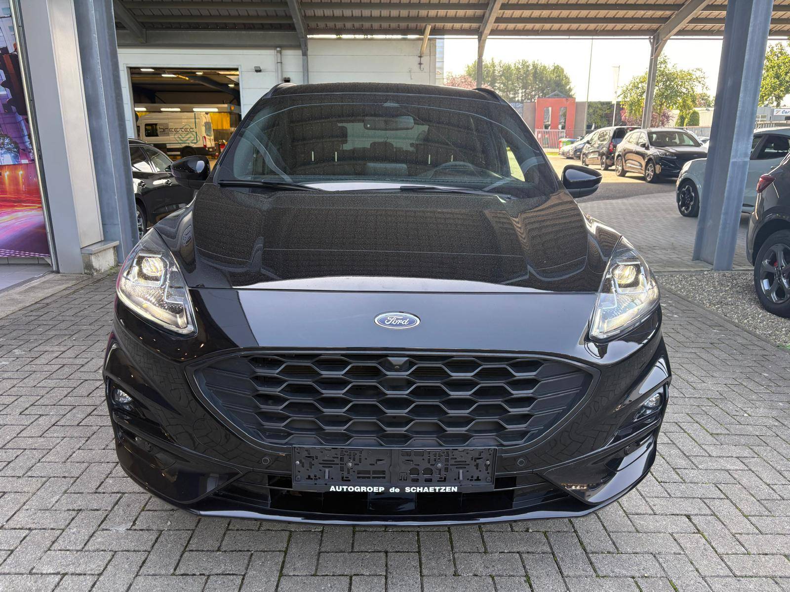 Ford Kuga ST-Line X PHEV AUT met pano-dak
