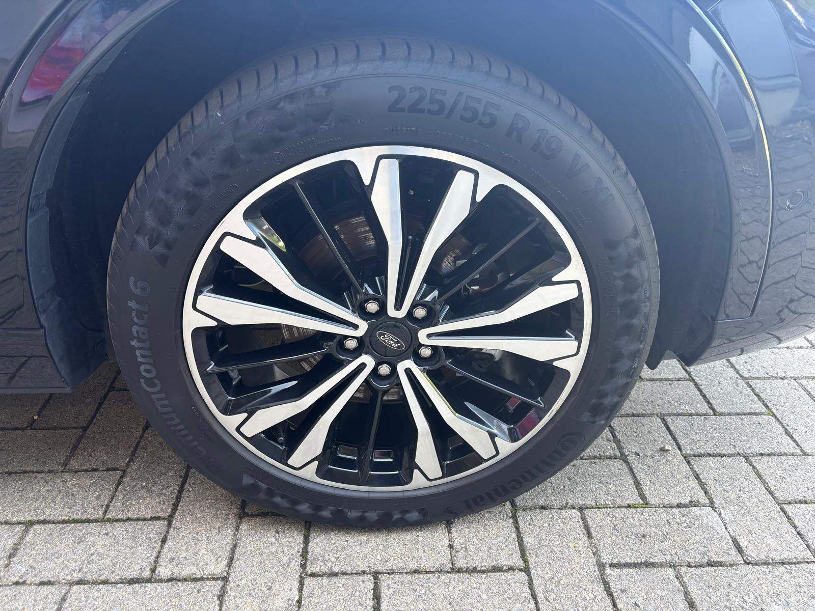 Ford Kuga ST-Line X PHEV AUT met pano-dak