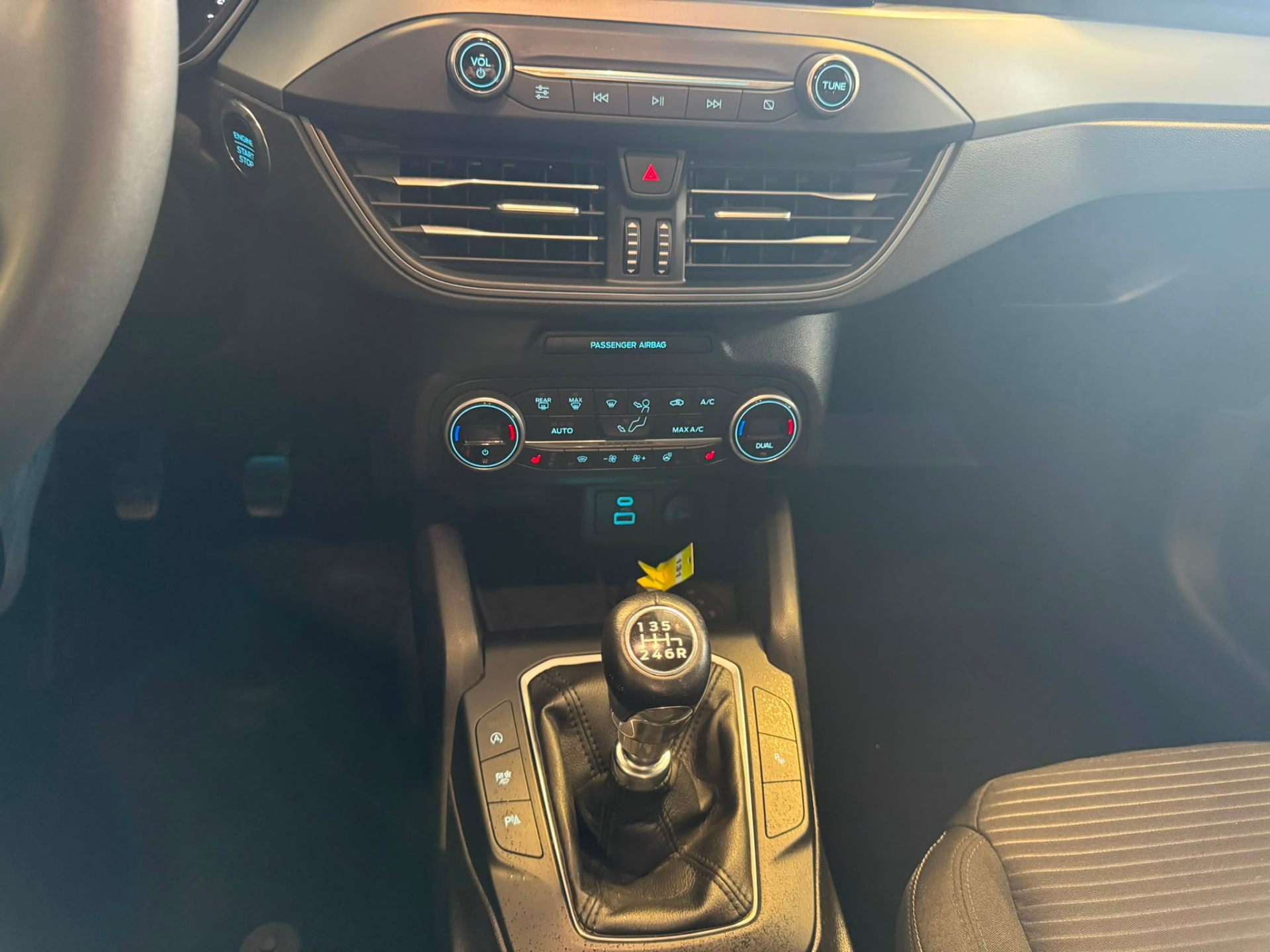 Ford Focus Focus Clipper 1.0i Ecoboost mHEV | Zetelverwarming | 12 maanden Garantie