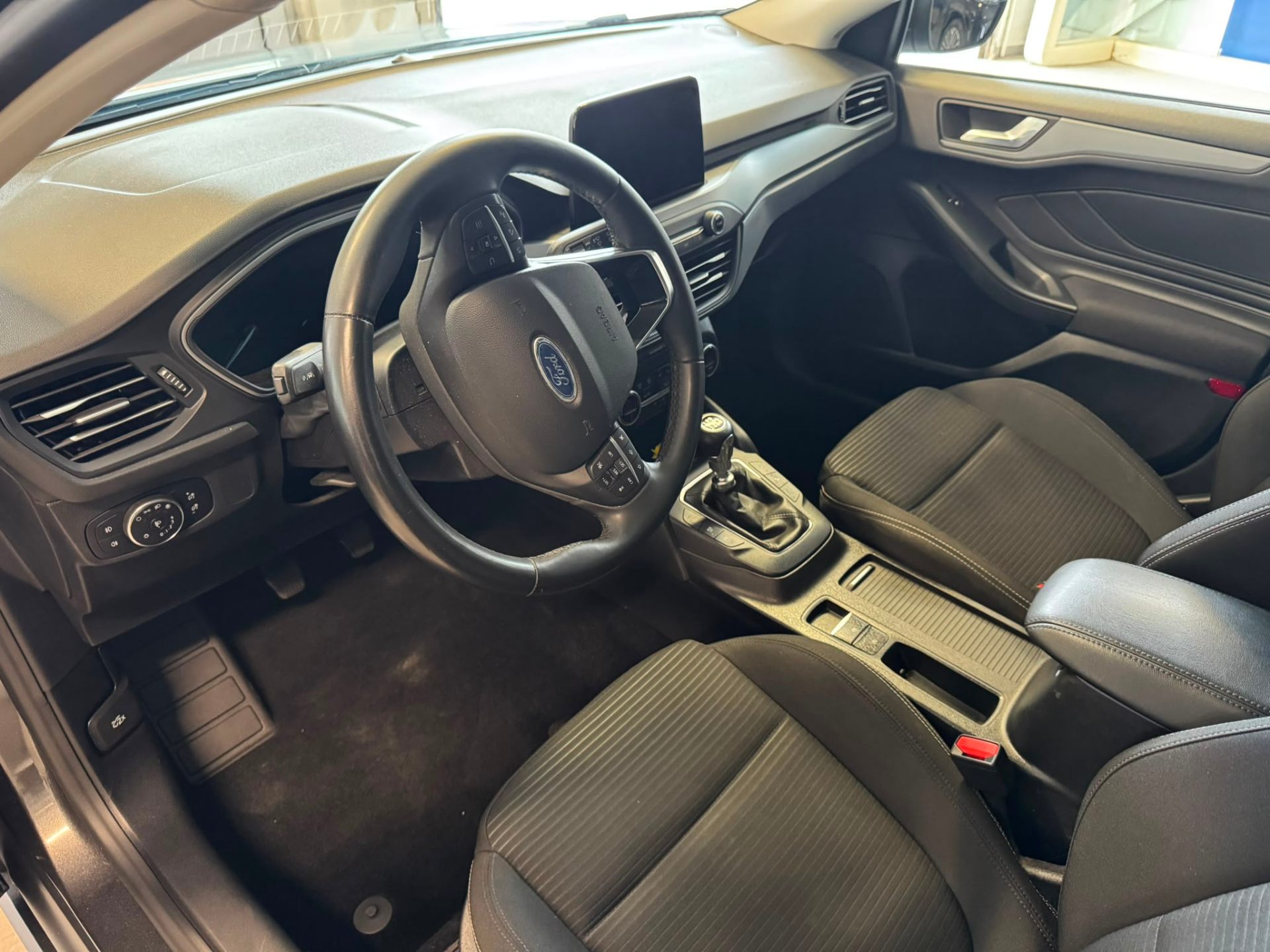 Ford Focus Focus Clipper 1.0i Ecoboost mHEV | Zetelverwarming | 12 maanden Garantie