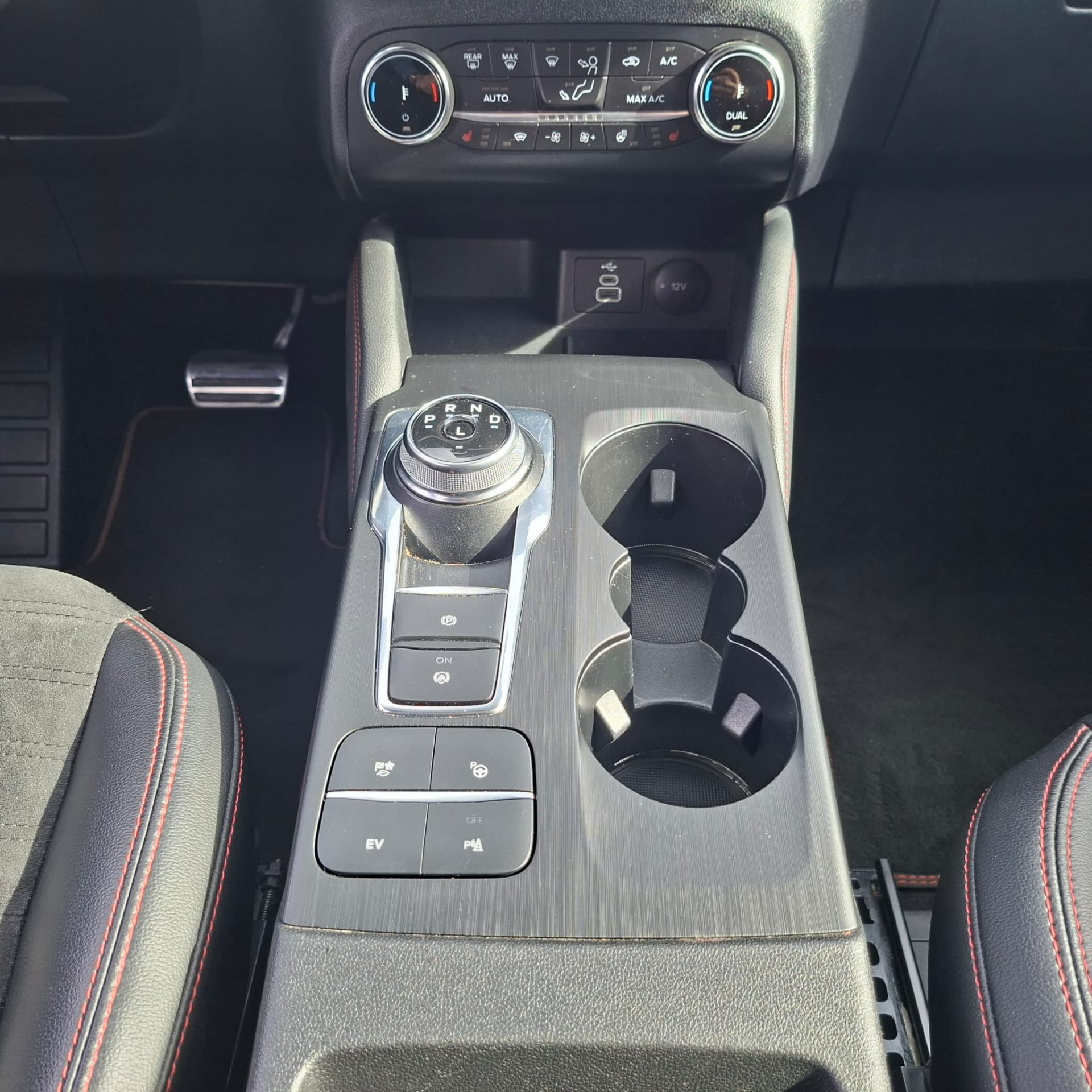 Ford Kuga ST-Line X / PHEV / Solar silver