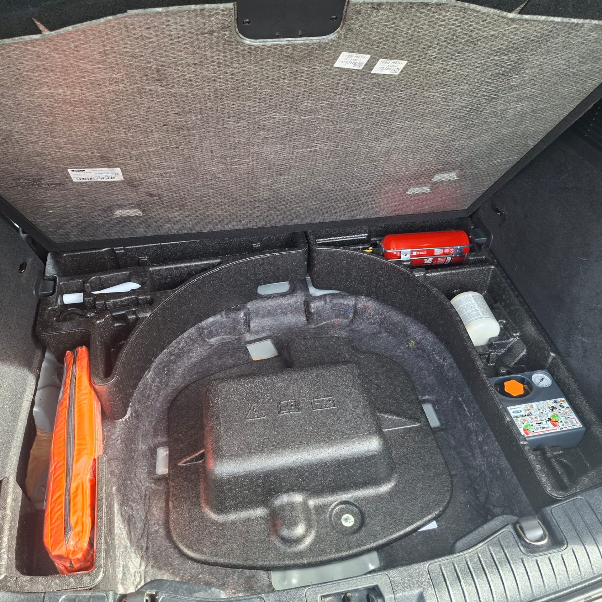 Ford Kuga ST-Line X / PHEV / Solar silver