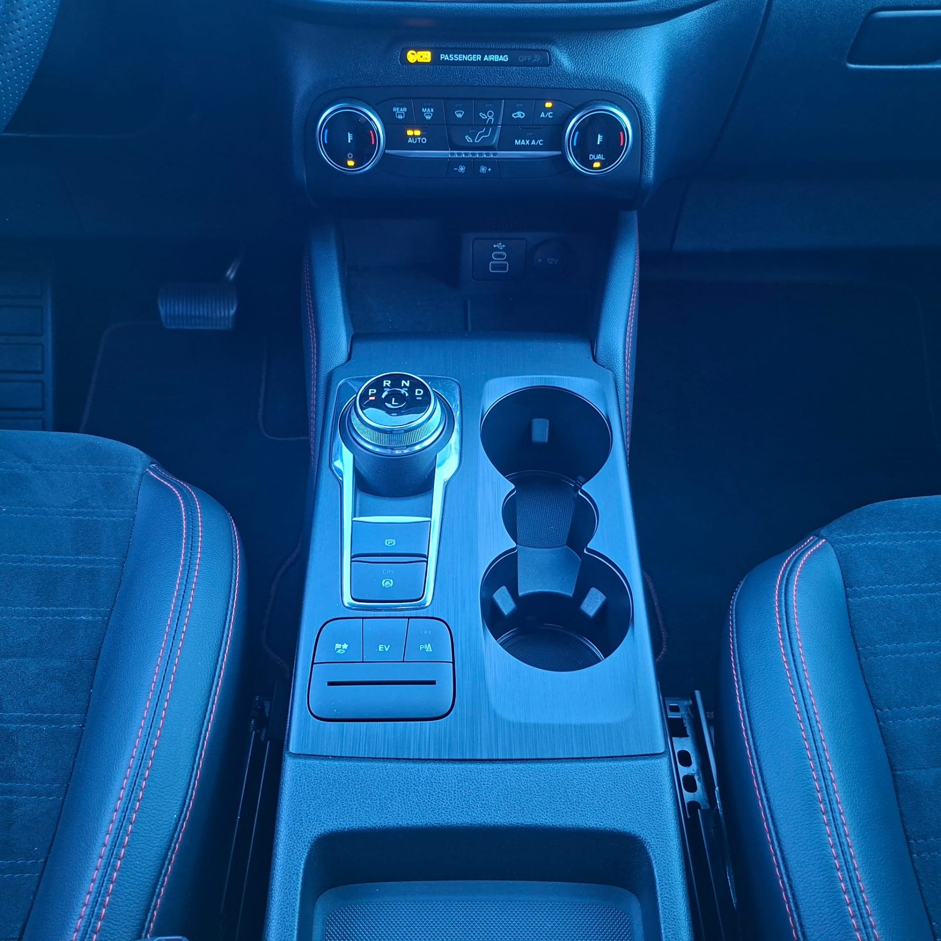 Ford Kuga ST – Line X / PHEV / frozen White