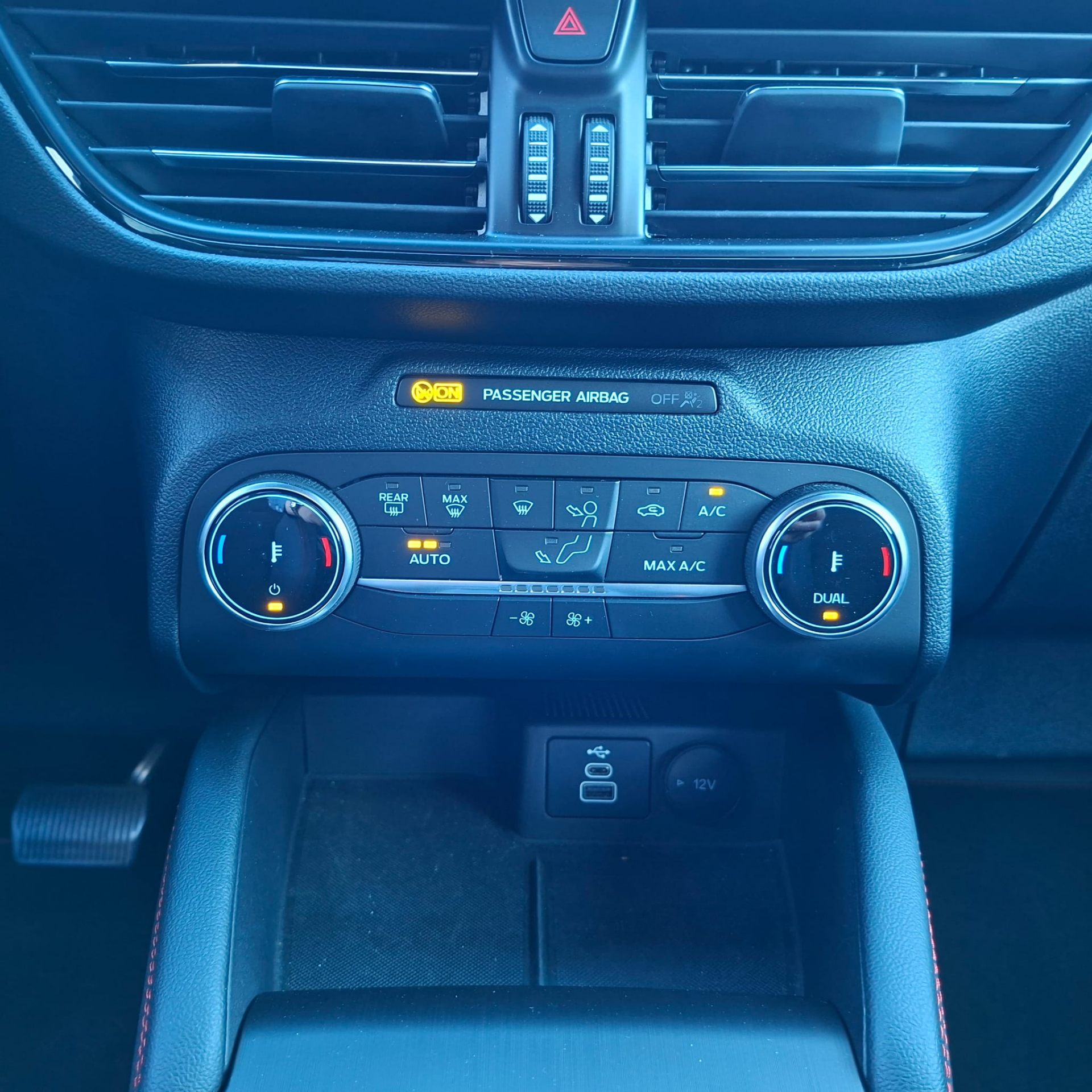 Ford Kuga ST – Line X / PHEV / frozen White