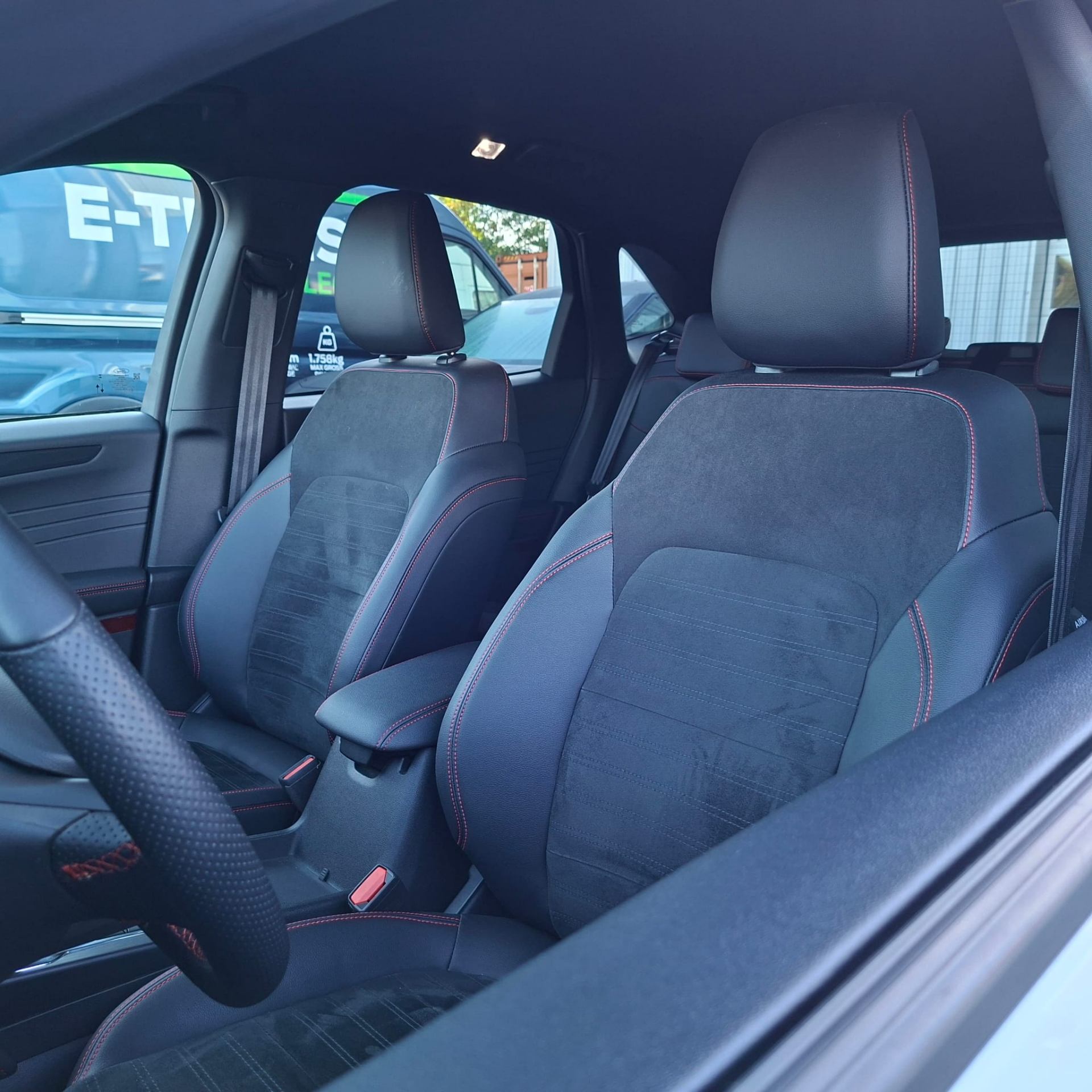 Ford Kuga ST – Line X / PHEV / frozen White