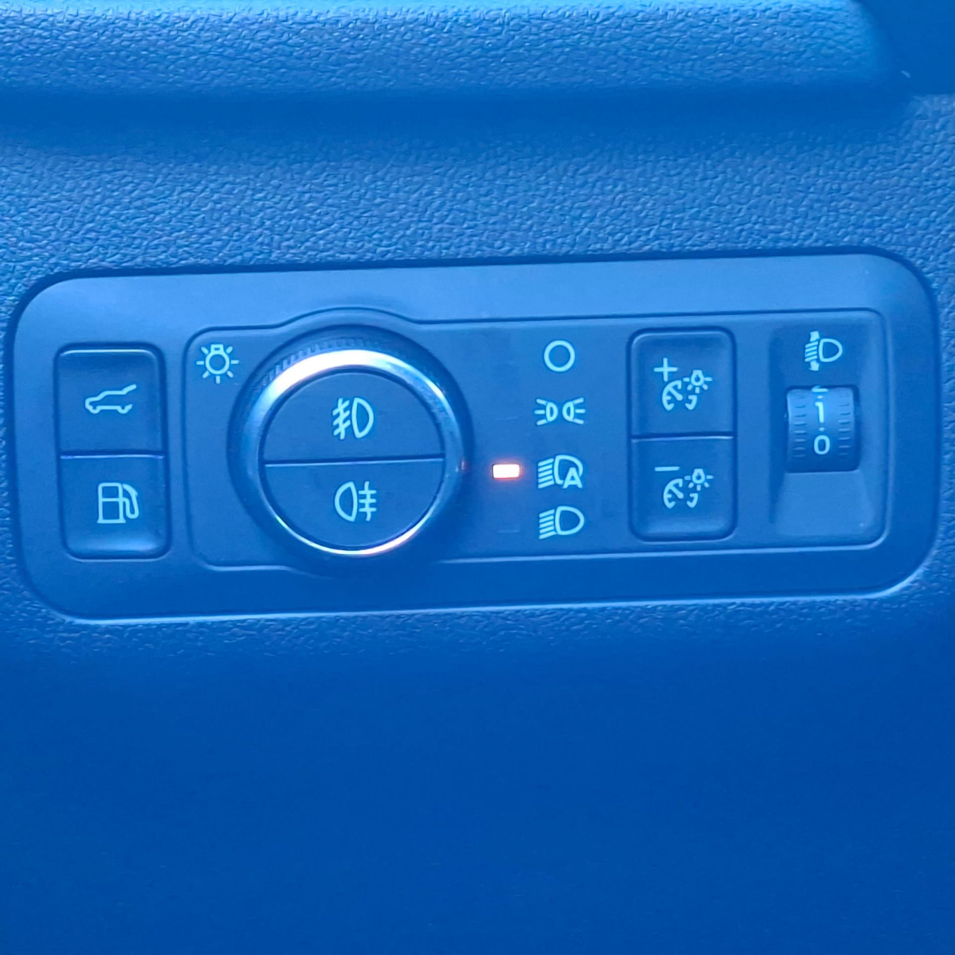 Ford Kuga ST – Line X / PHEV / frozen White