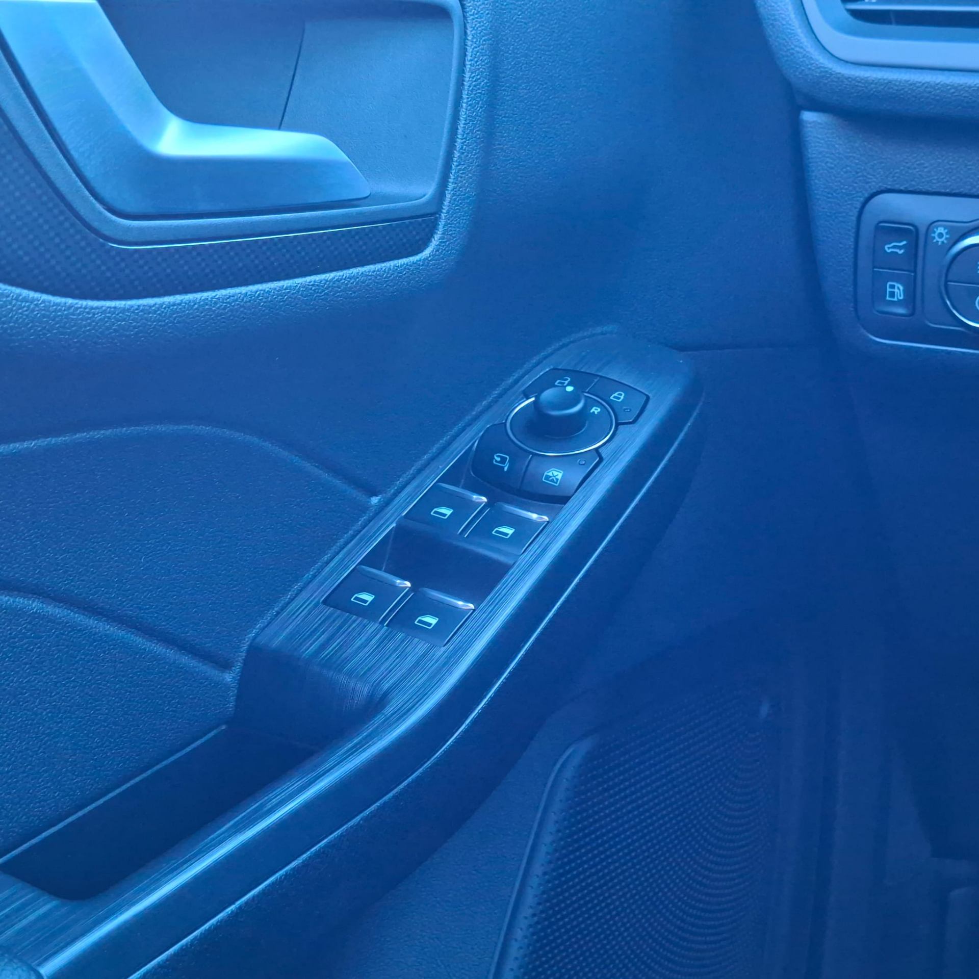 Ford Kuga ST – Line X / PHEV / frozen White