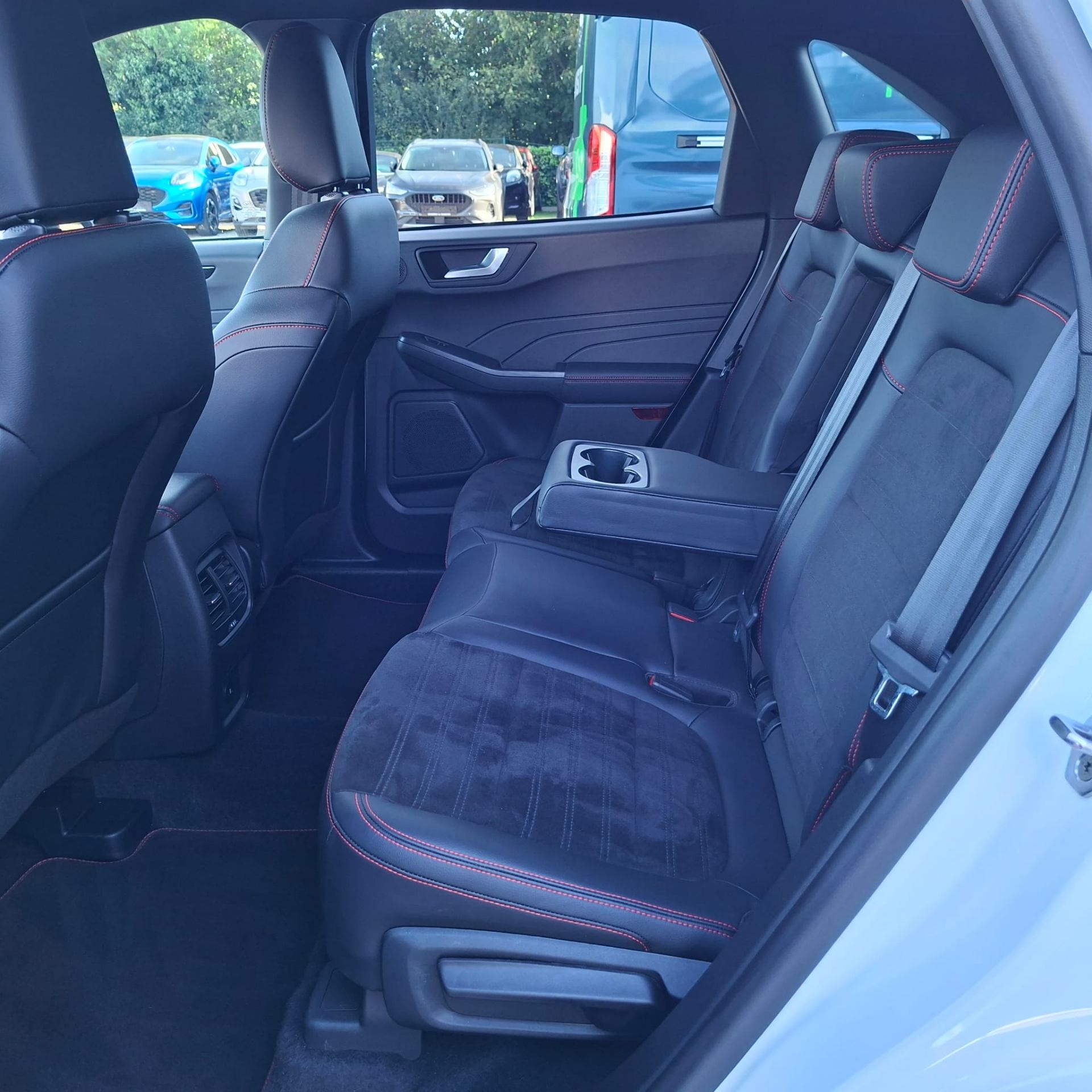 Ford Kuga ST – Line X / PHEV / frozen White