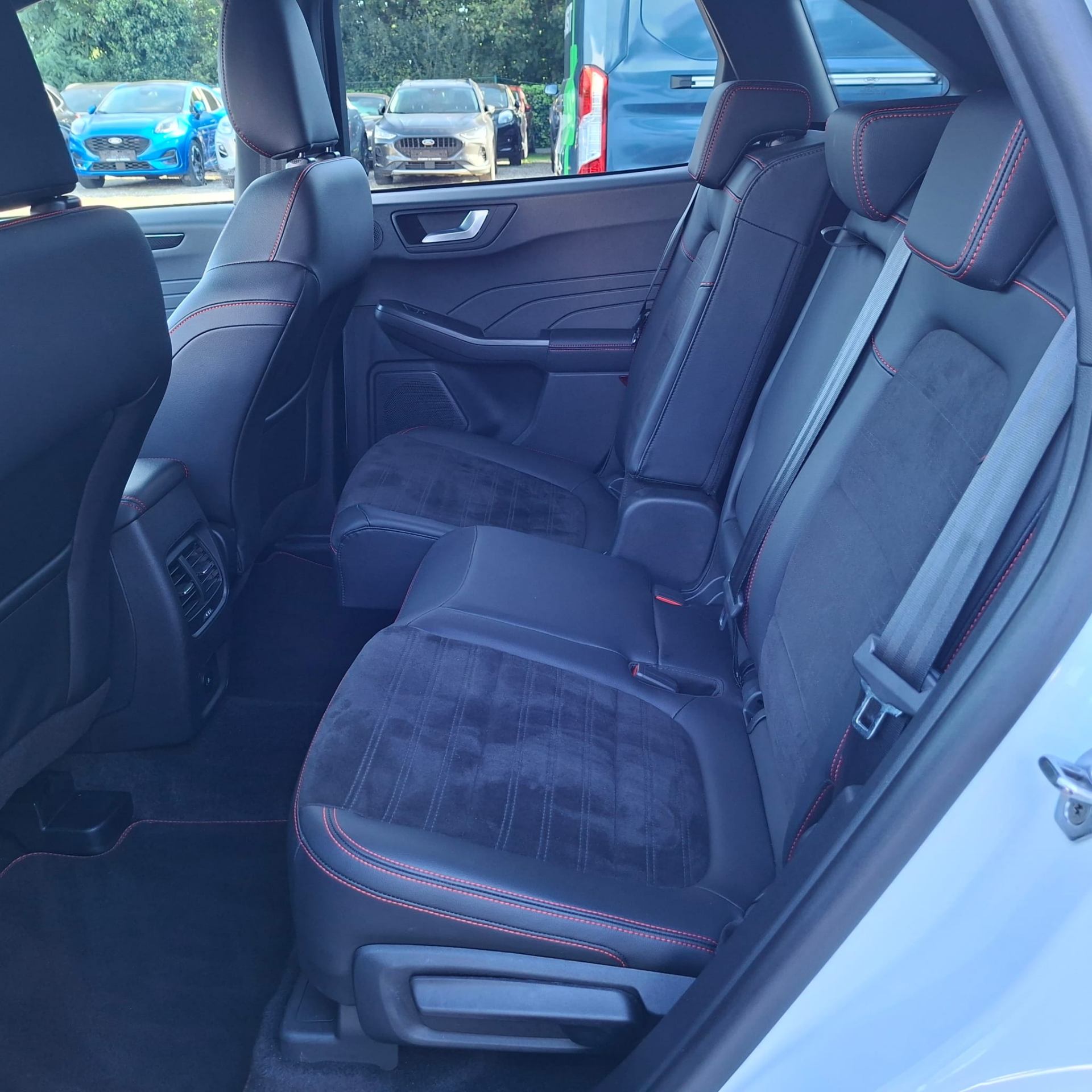 Ford Kuga ST – Line X / PHEV / frozen White