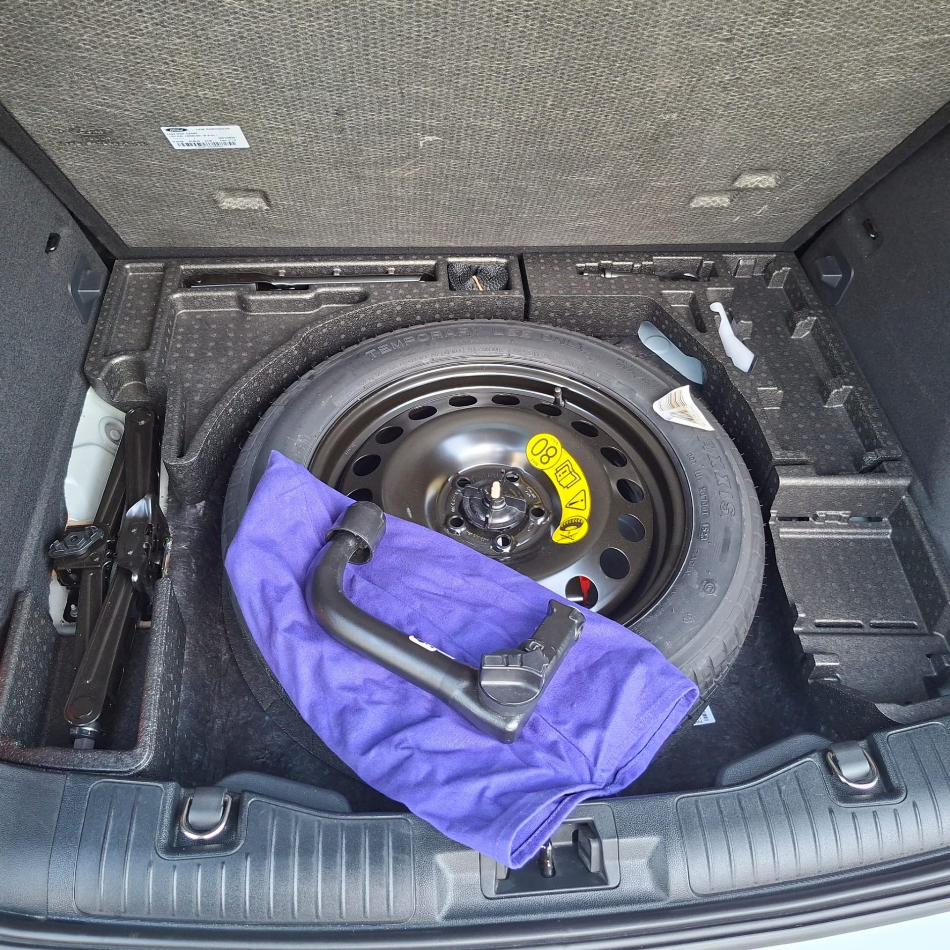 Ford Kuga ST – Line X / PHEV / frozen White