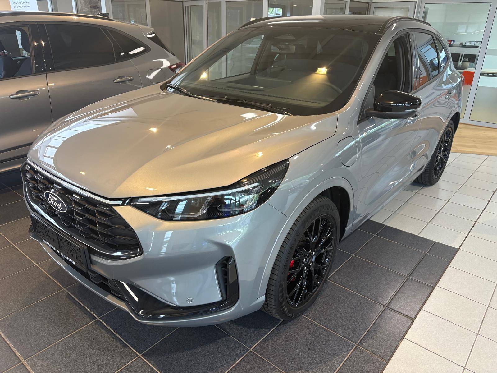 Ford Kuga PHEV ST-Line X BLACK PACKAGE 7000 km