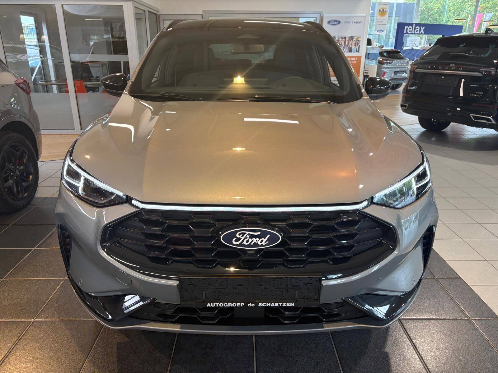 Ford Kuga PHEV ST-Line X BLACK PACKAGE 7000 km