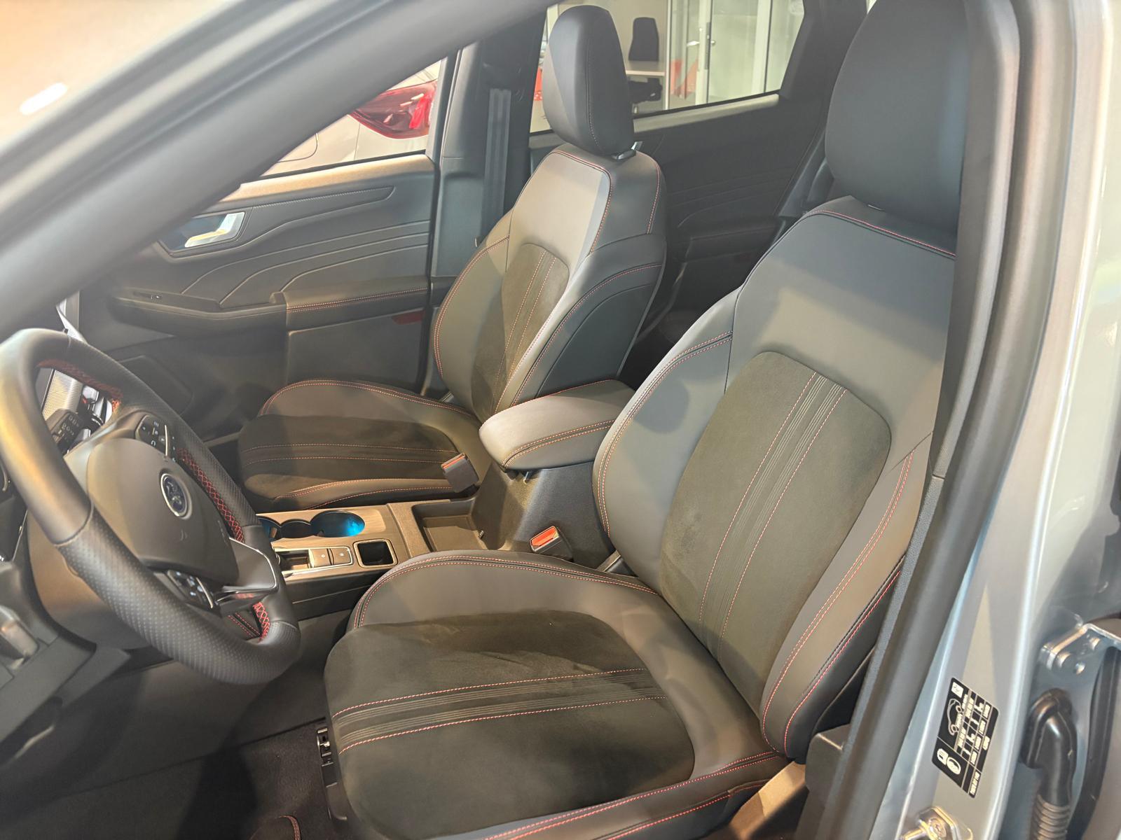 Ford Kuga PHEV ST-Line X BLACK PACKAGE 7000 km