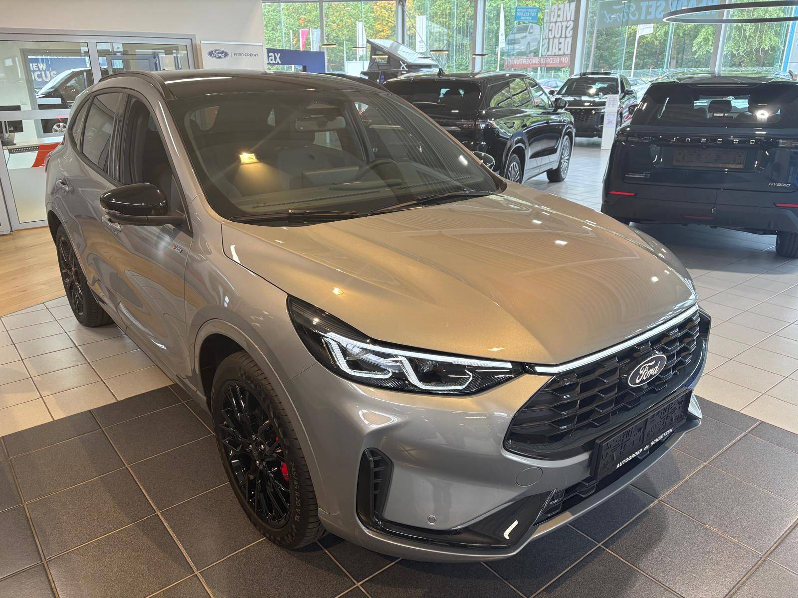 Ford Kuga PHEV ST-Line X BLACK PACKAGE 7000 km