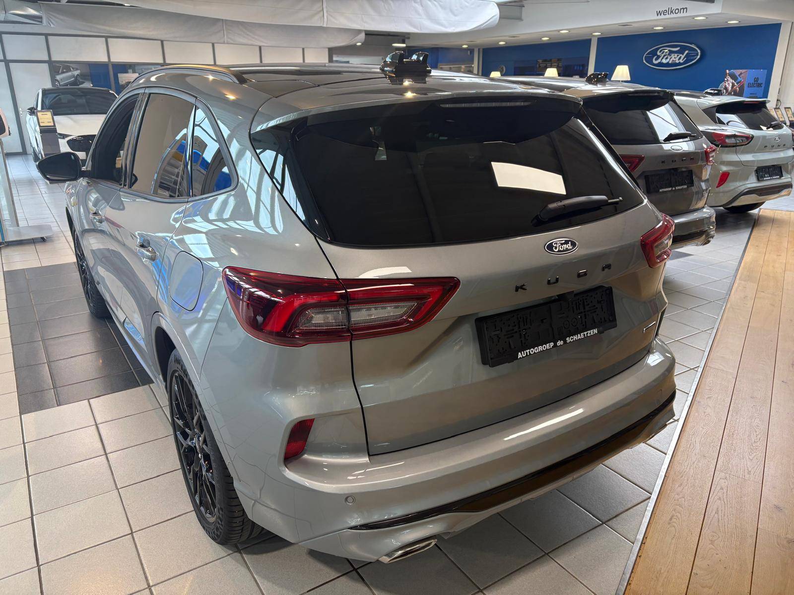 Ford Kuga PHEV ST-Line X BLACK PACKAGE 7000 km