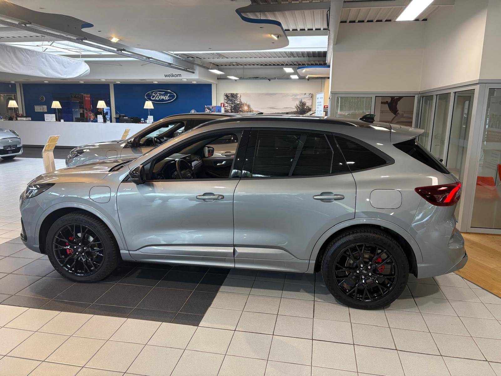 Ford Kuga PHEV ST-Line X BLACK PACKAGE 7000 km