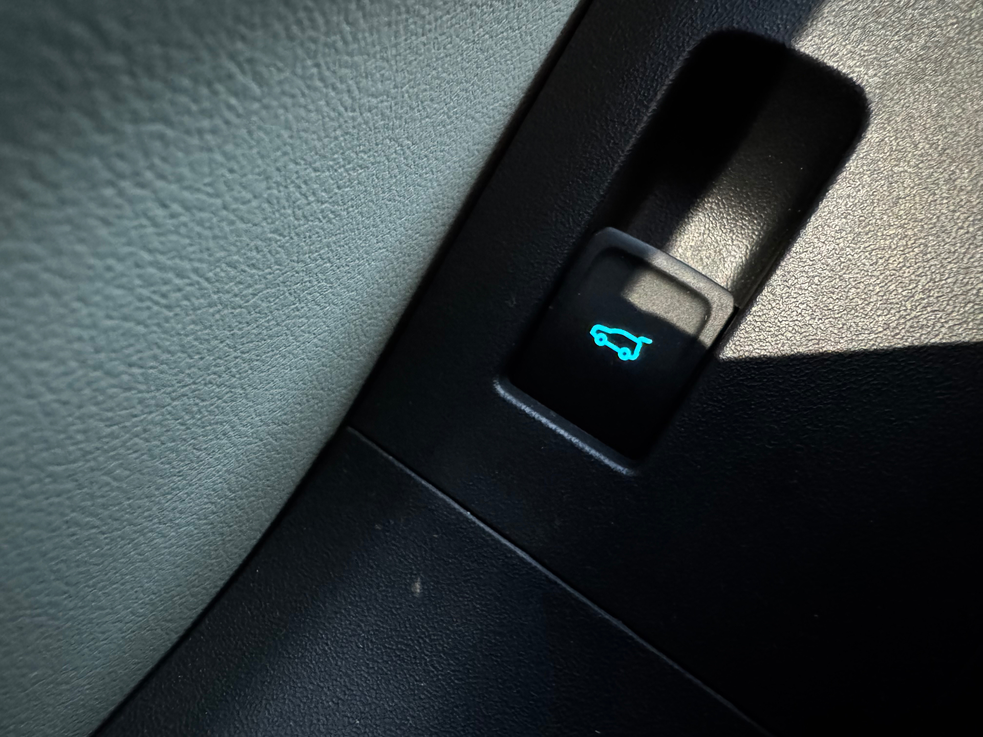 Ford Explorer EV Premium 77kWh Ext Range RWD  Artic Blue / B&O / Warmtepomp / 21″ Alu / Driver Ass Pack / Pano Dak