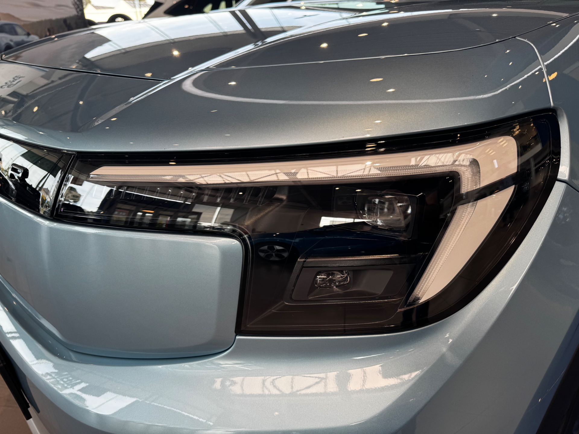 Ford Explorer EV Premium 77kWh Ext Range RWD  Artic Blue / B&O / Warmtepomp / 21″ Alu / Driver Ass Pack / Pano Dak