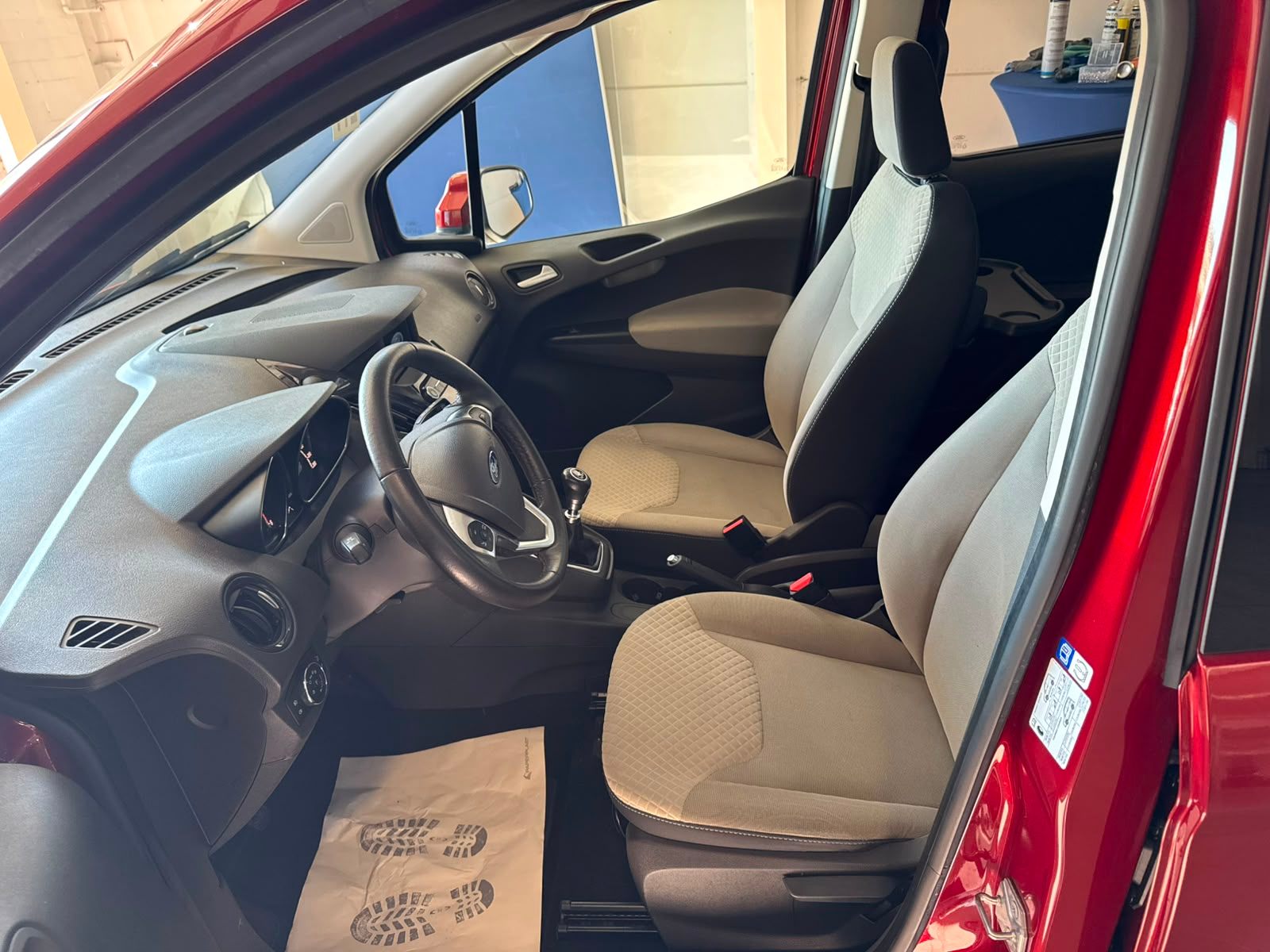 Ford Tourneo Courier Ford Courier | Zeer proper