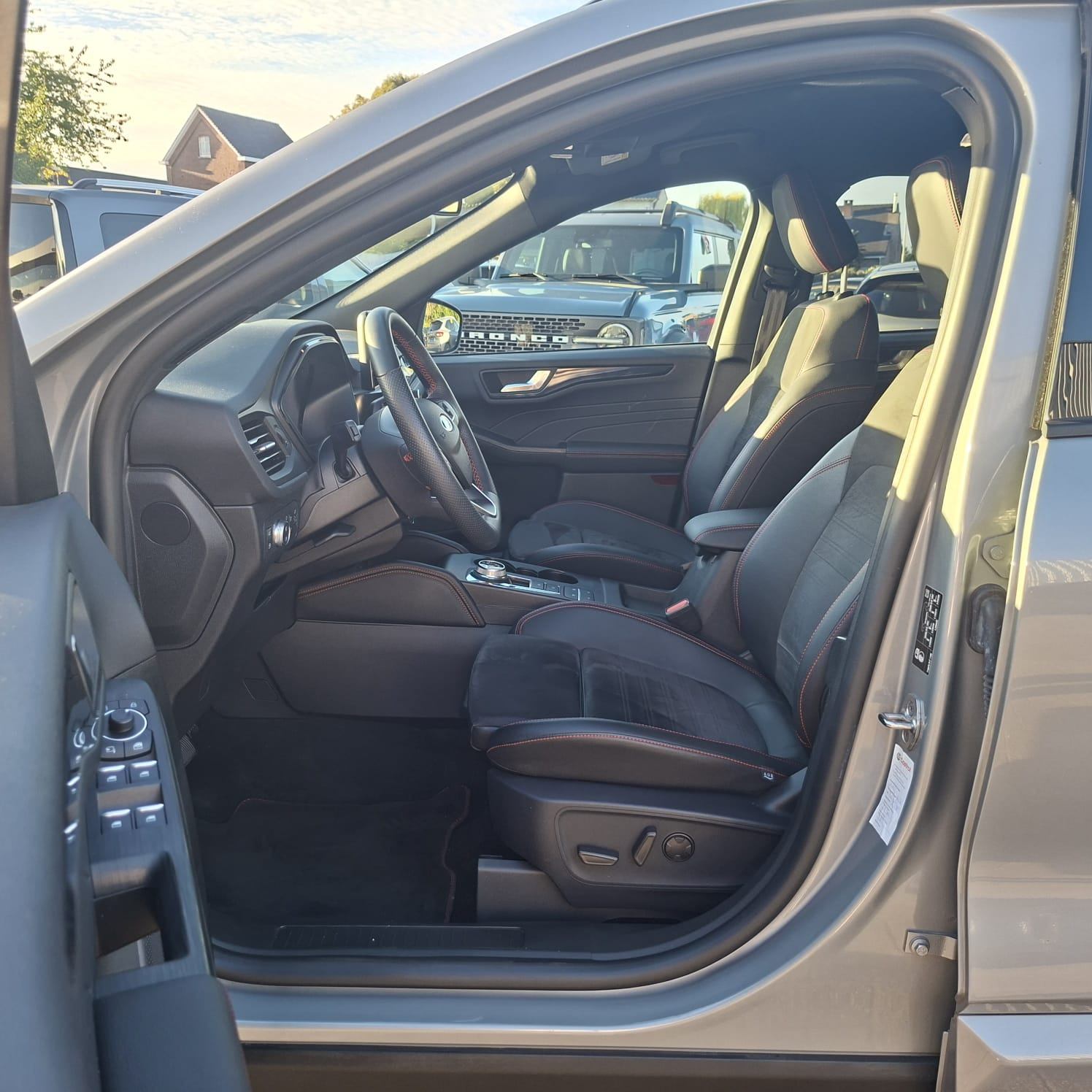 Ford Kuga ST-Line X / PHEV / 2.5 / Solar Silver