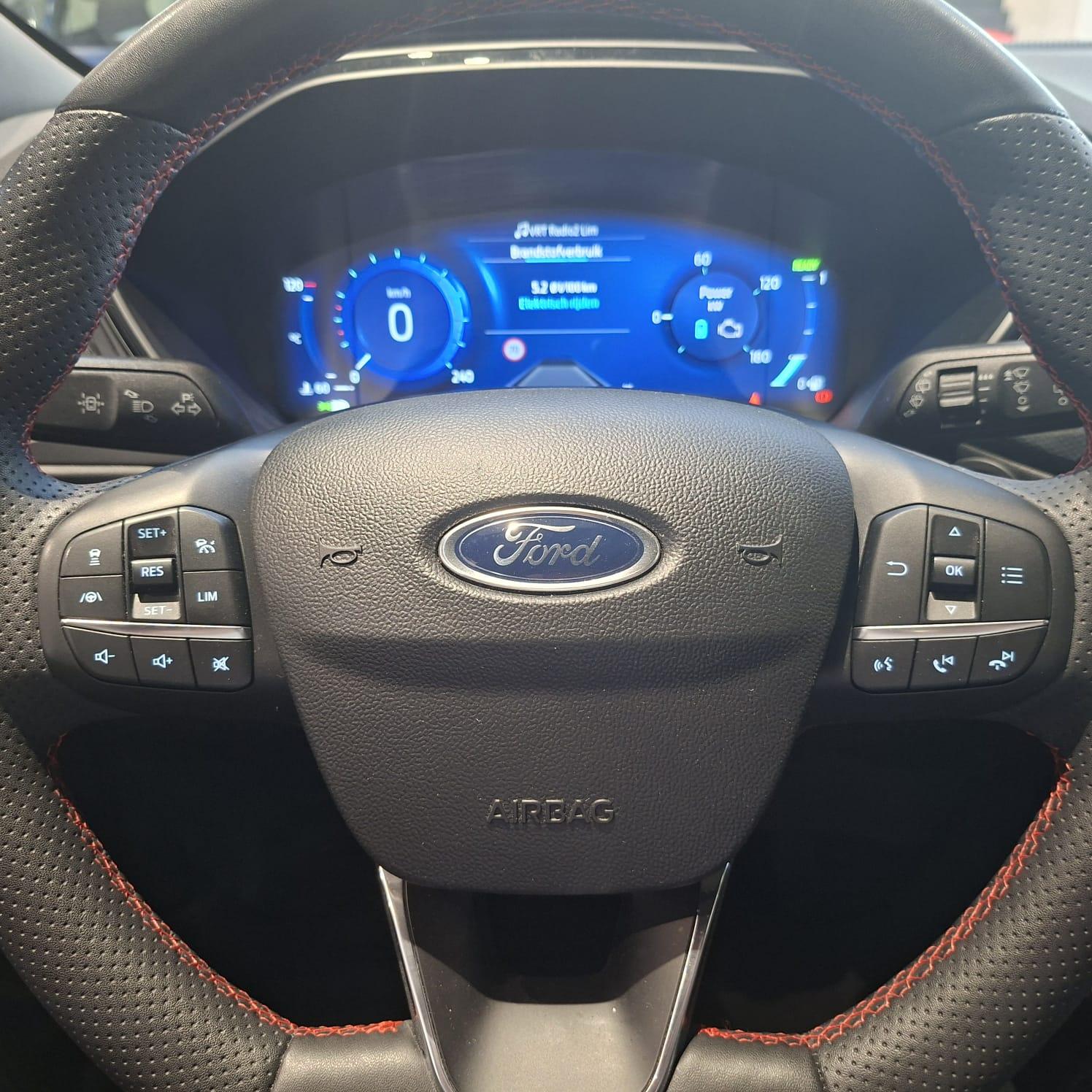 Ford Kuga ST-Line X / PHEV / 2.5 / Solar Silver