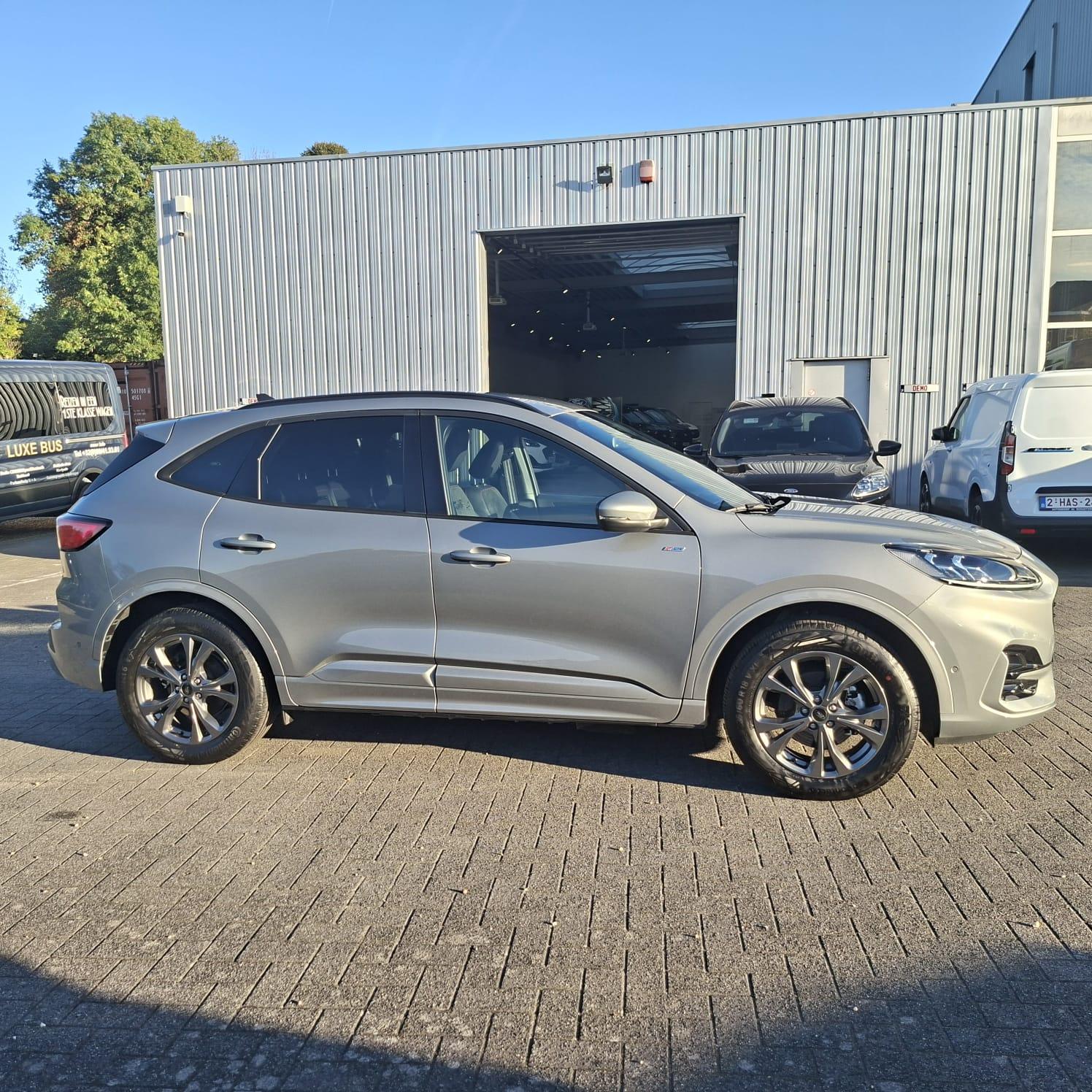 Ford Kuga ST-Line X / PHEV / 2.5 / Solar Silver