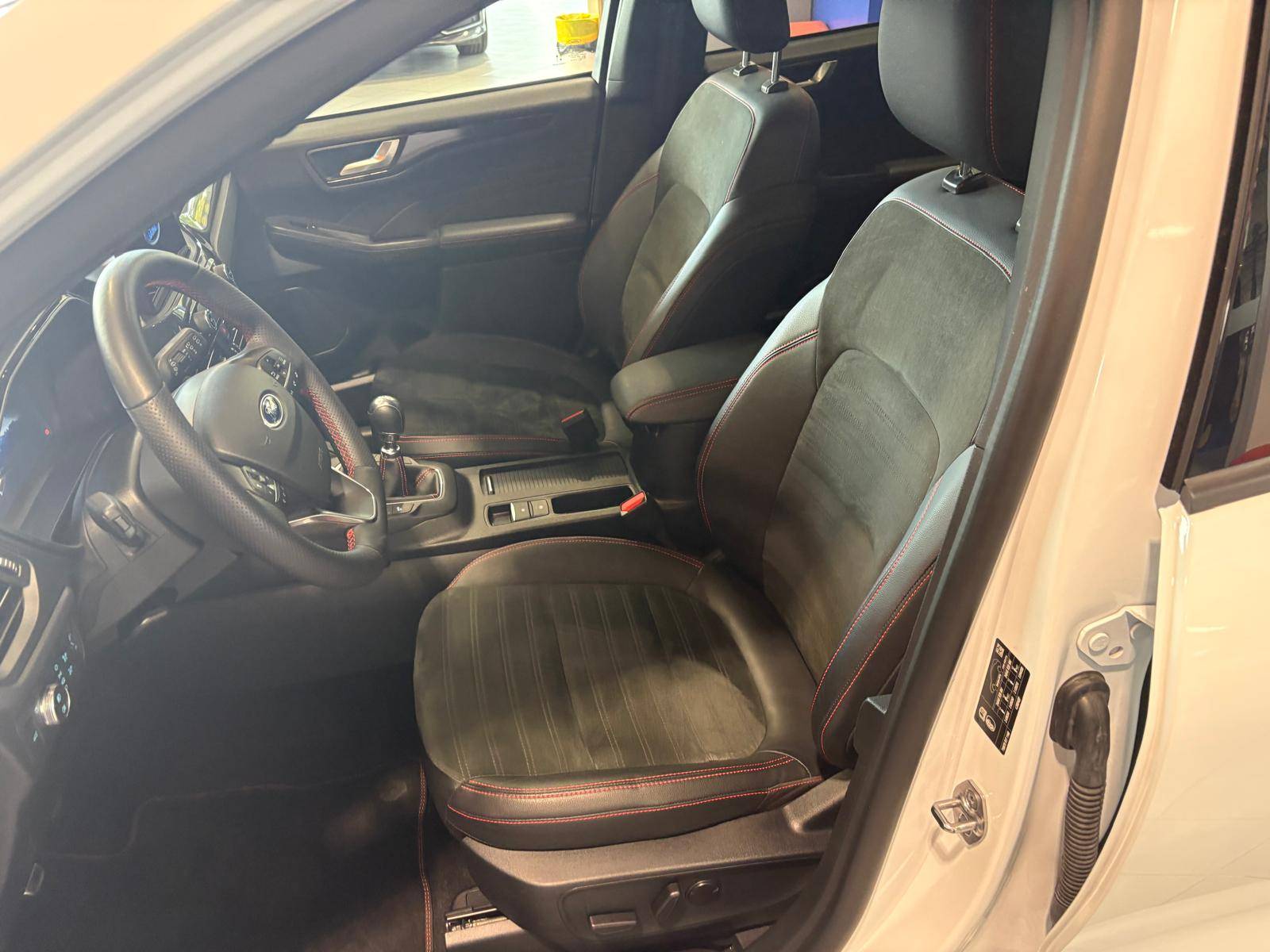 Ford Kuga EcoBoost ST-Line X bLACK pACKAGE