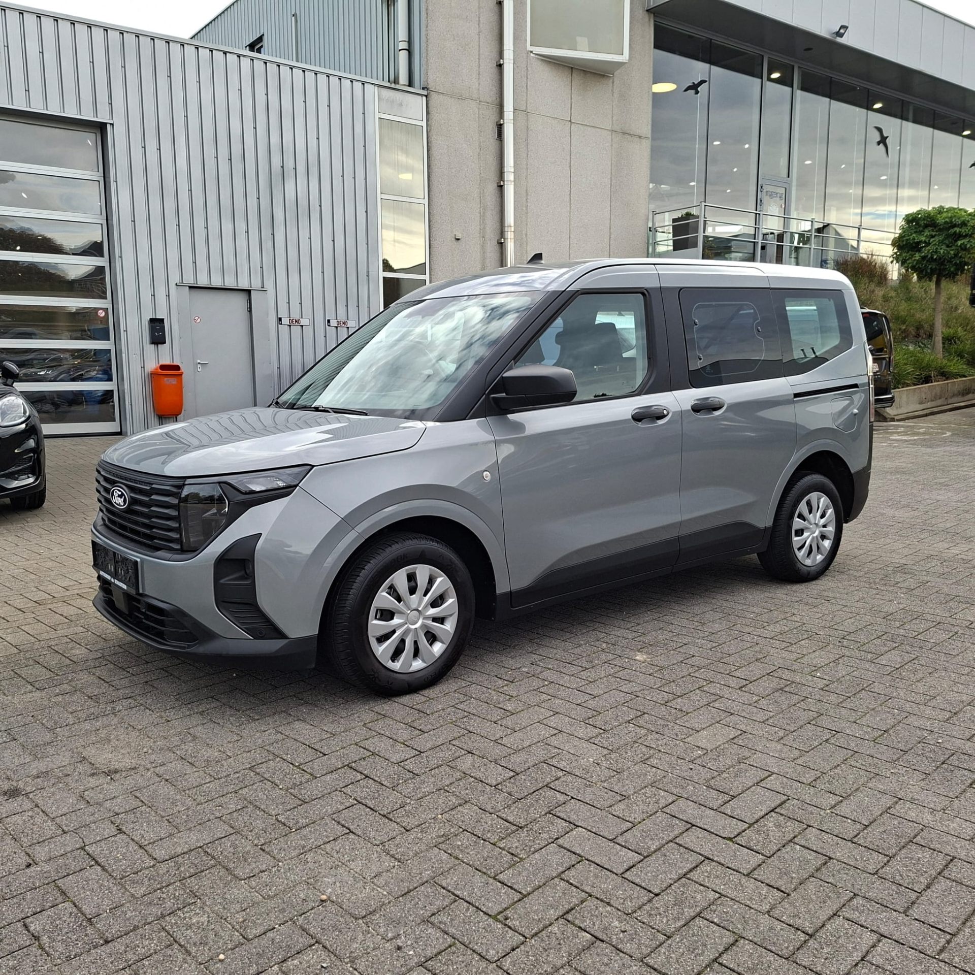 Ford Transit Courier 1.0 EcoBoost 125PK Solar Silver / Trekhaak