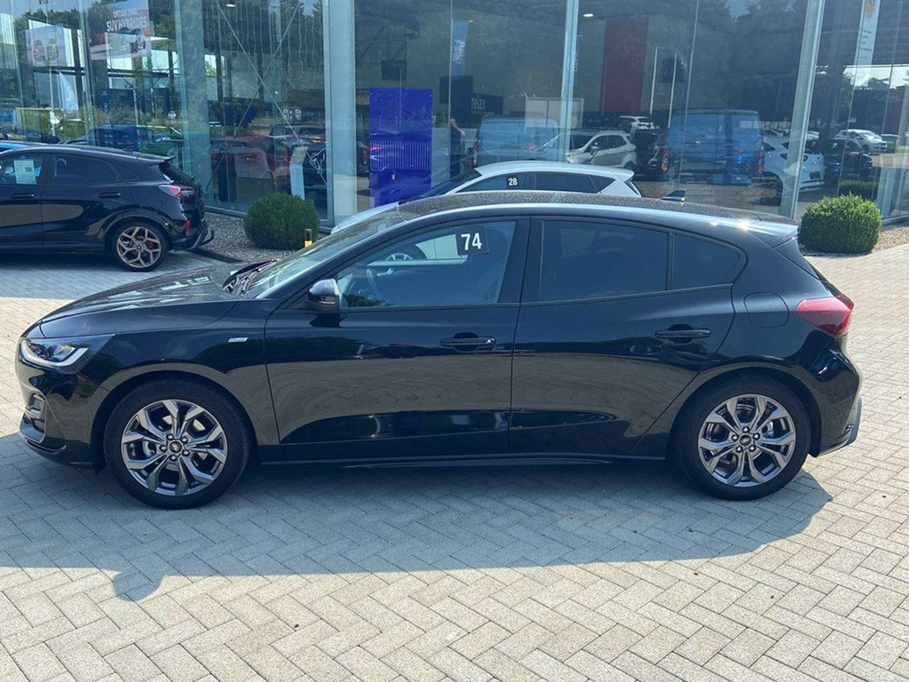 Ford Focus ST line 1.0 125 pk met winterpack / 1 jaar garant