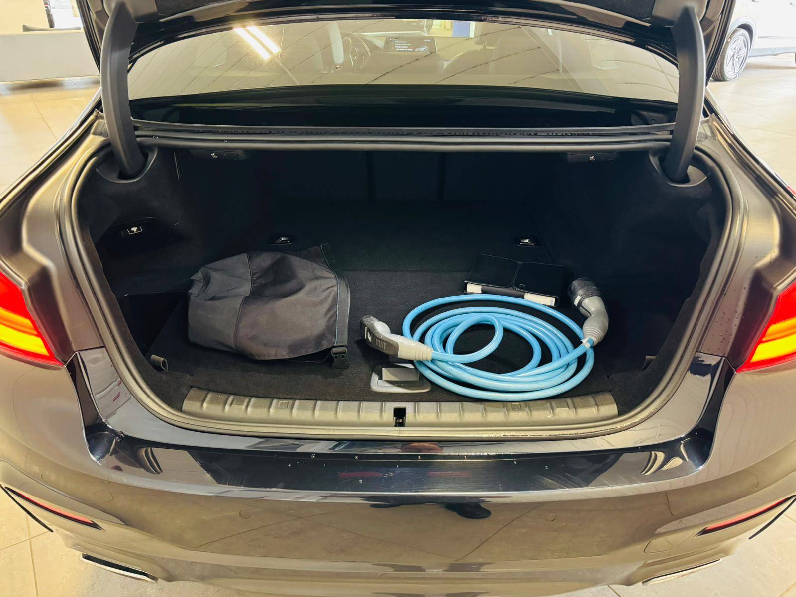 BMW 5-Reeks 530e iPerformance Plugin Automaat  M-PACK ** MET VEEL OPTIES **