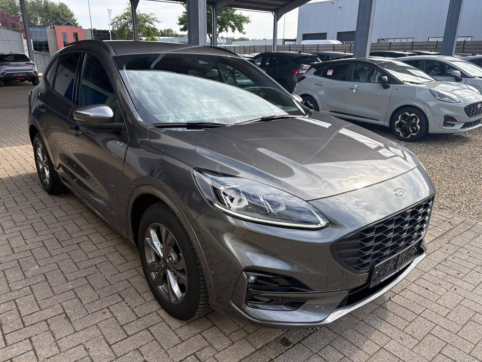 Ford Kuga ST-Line X FHEV AUT met wegklapbare trekhaak
